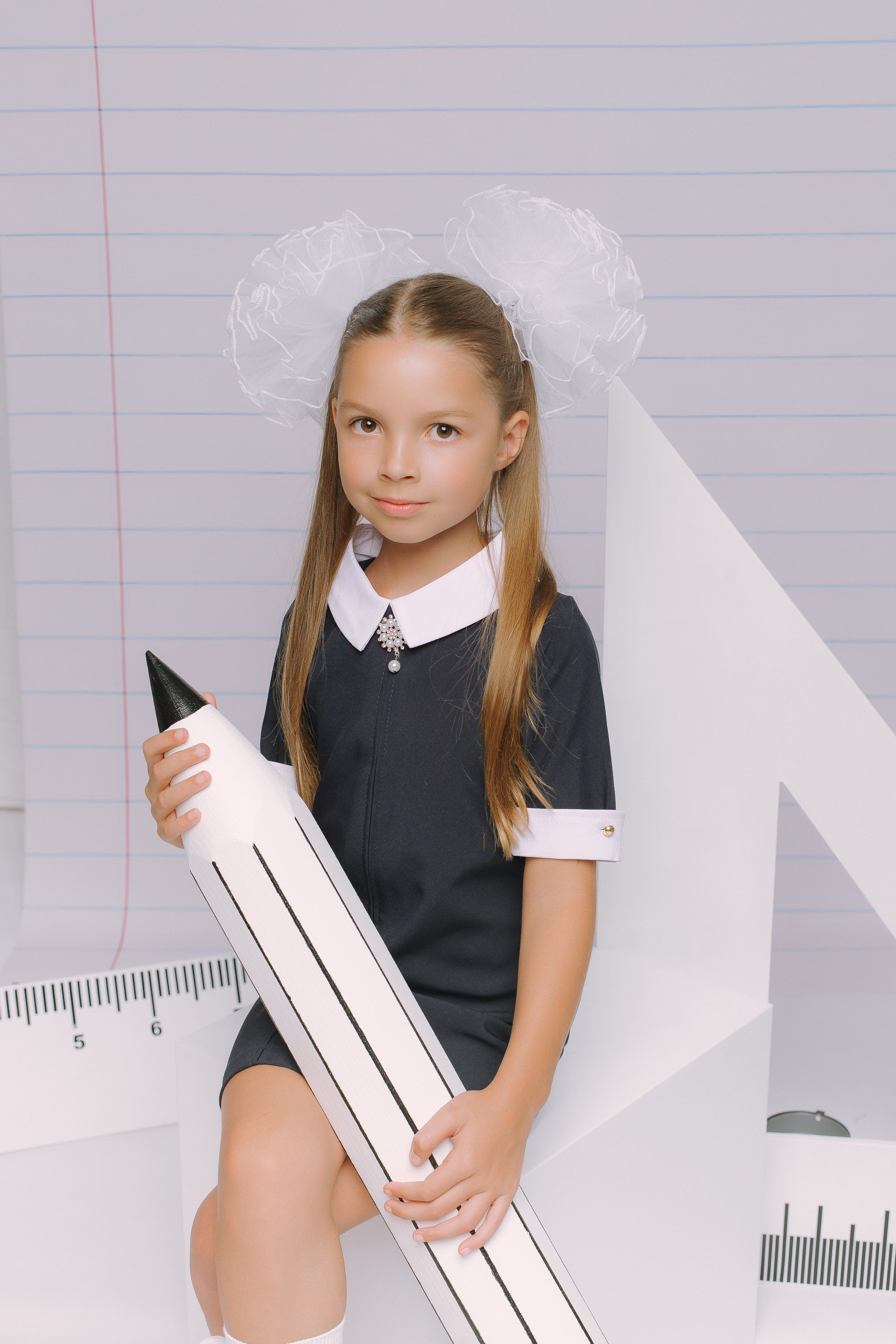 Студия- Портреты начальная школа (С реквизитом). Выпускные альбомы Натальи Бутко: Новороссийск, Анапа, Геленджик