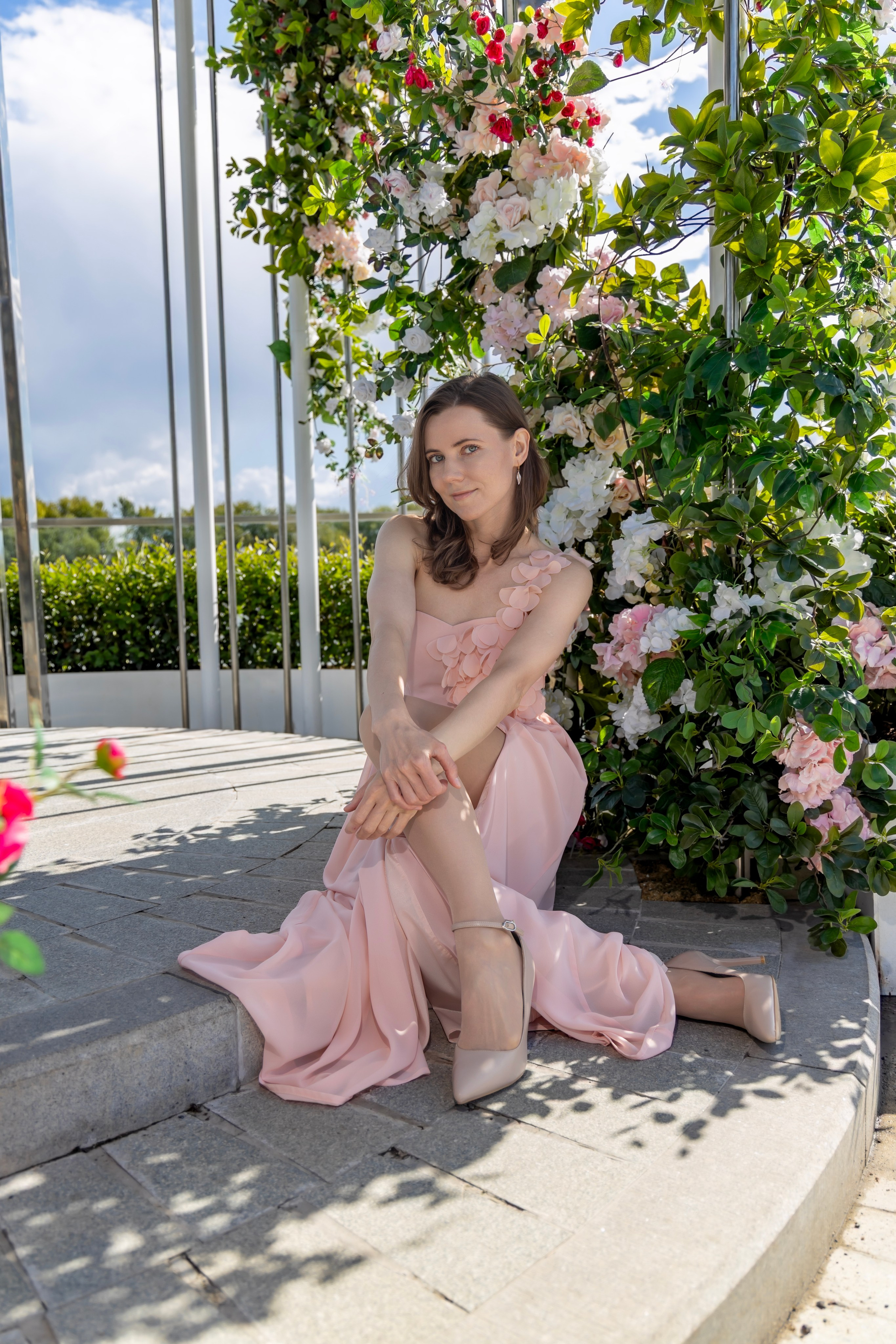 Фотосессия на новой набережной Коломенского: нежность, цветы и вдохновение. Репортажный, семейный и студийный фотограф в Москве Демин Алексей