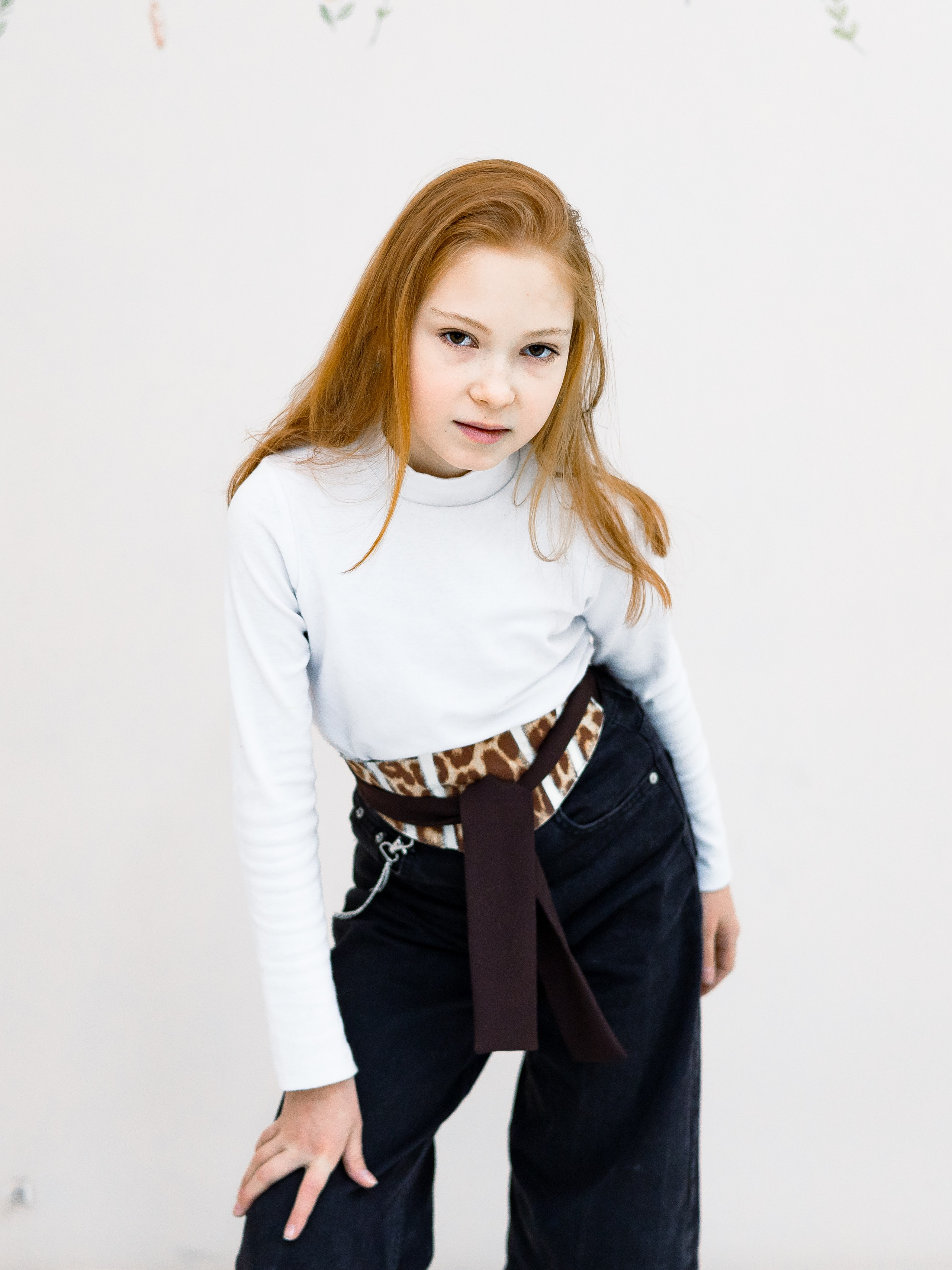 12-летняя Диана подобрала лаконичный образ для показа пояса, который сам по себе самодостаточный по стилистике