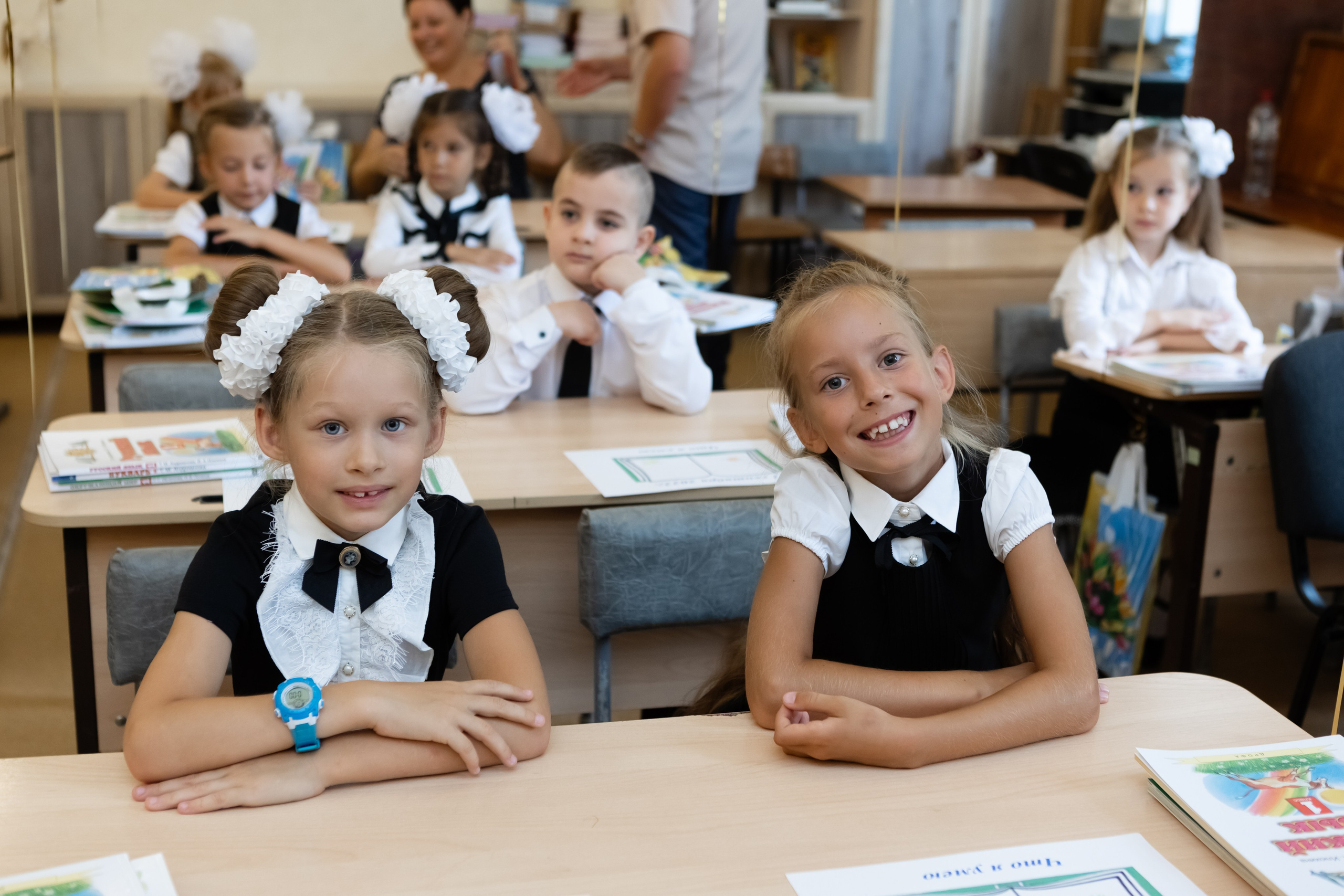 Первый раз — в первый класс. Фотосессия первоклассников 1 сентября. Свадебный фотограф, фотосъемка в Крыму, Севастополе, Симферополе, Ялте