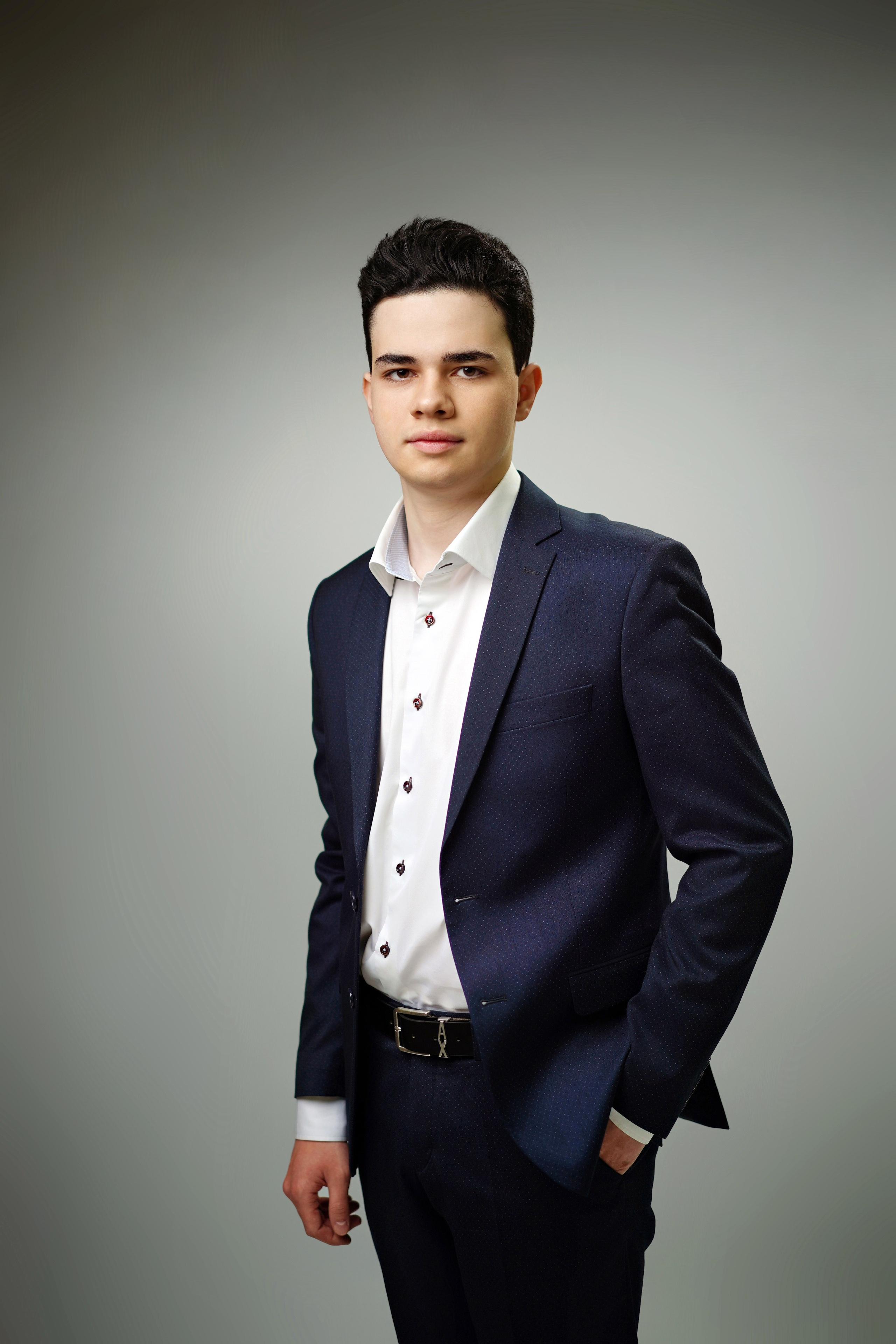 Стиль портрета в студии. GOTRA — выпускные альбомы в Тюмени