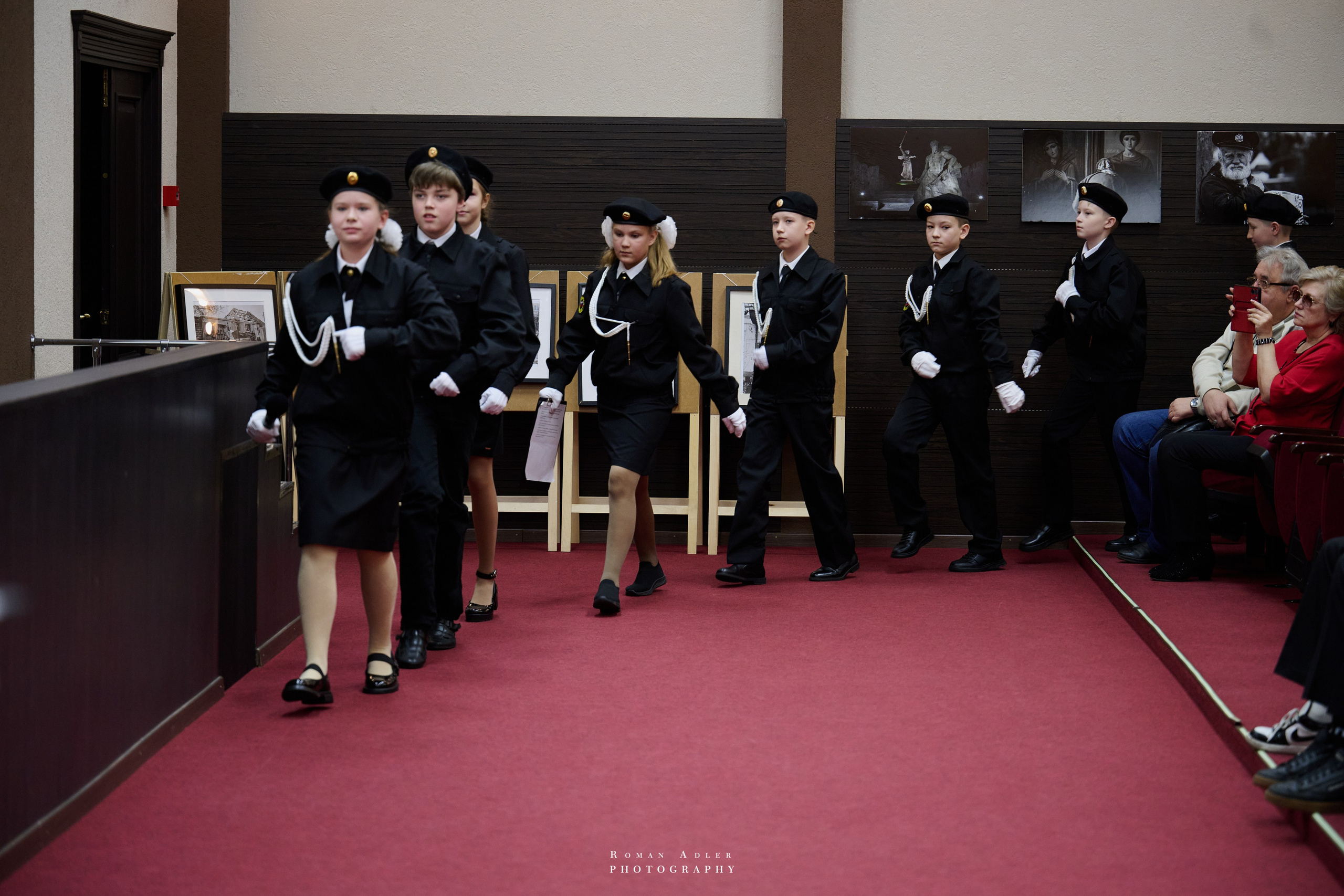 ДК «Победа» выставка фотопроекта «Территории». Фотограф Роман Адлер