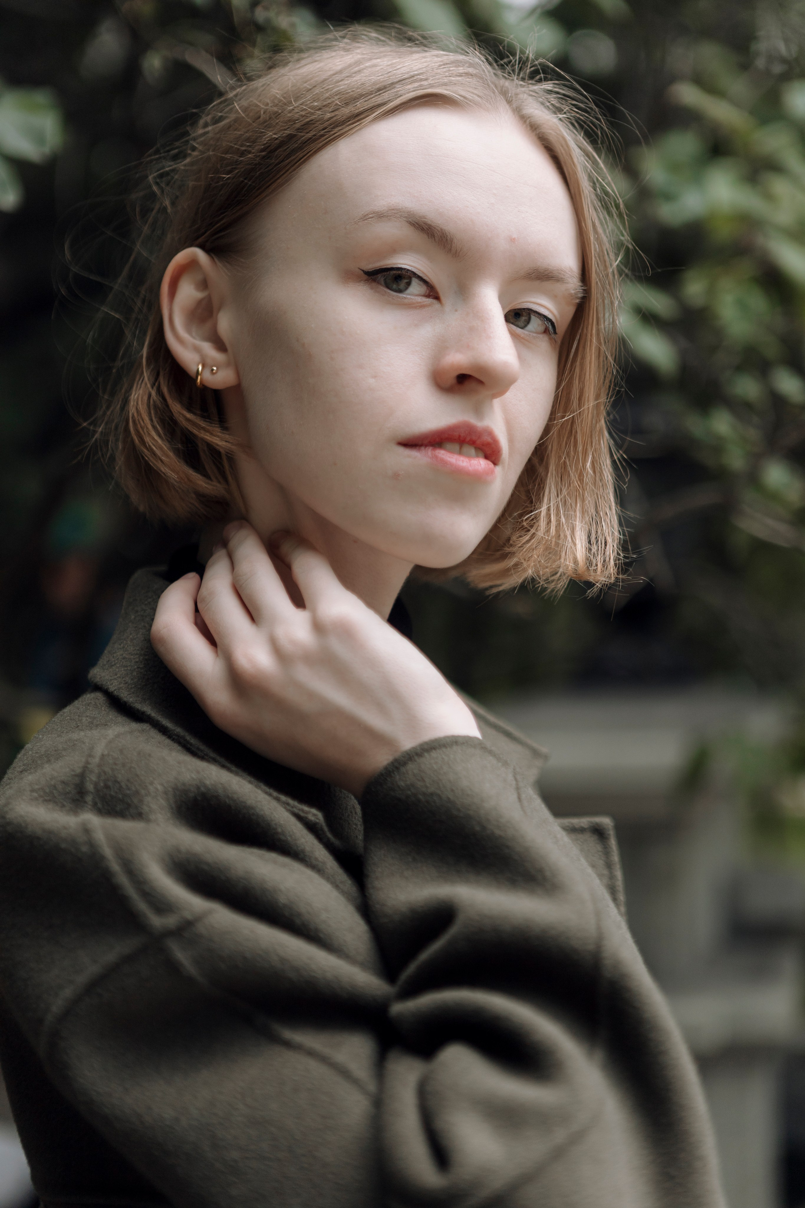 Фотограф в Москве — строгий женский портрет на исторической улице