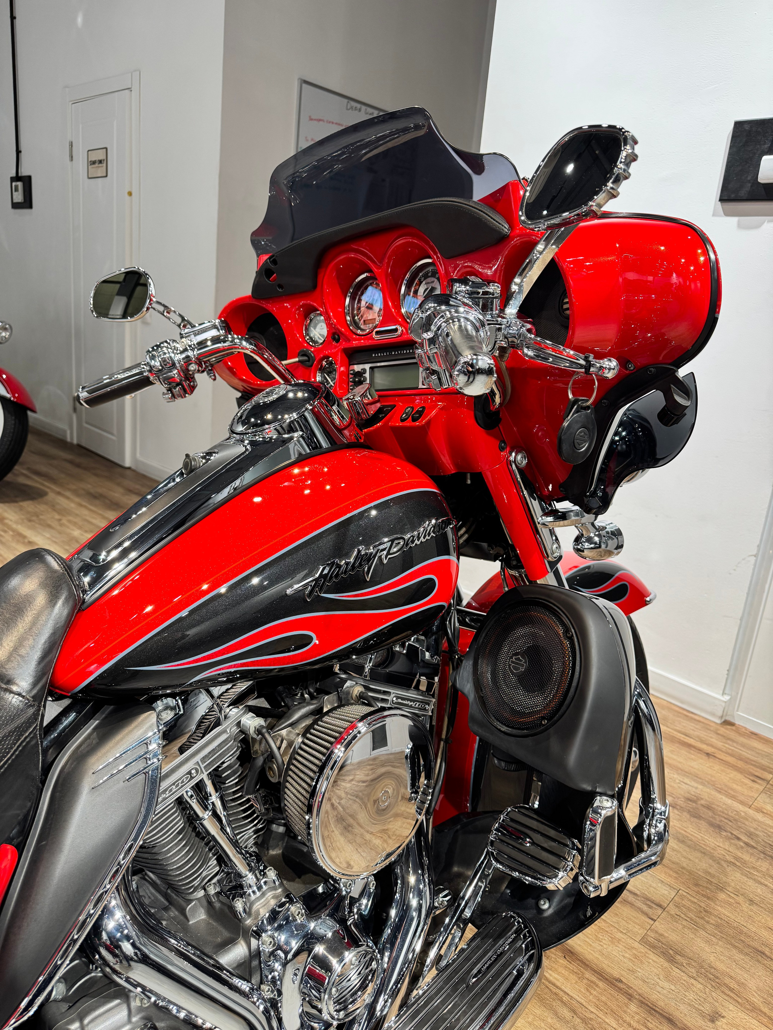 Купить Harley-Davidson 2010 Elеctrа Glidе CVO Limited 110 (Touring) — подробнее на сайте. Hello Davidson, Москва. Только хорошие мотоциклы…