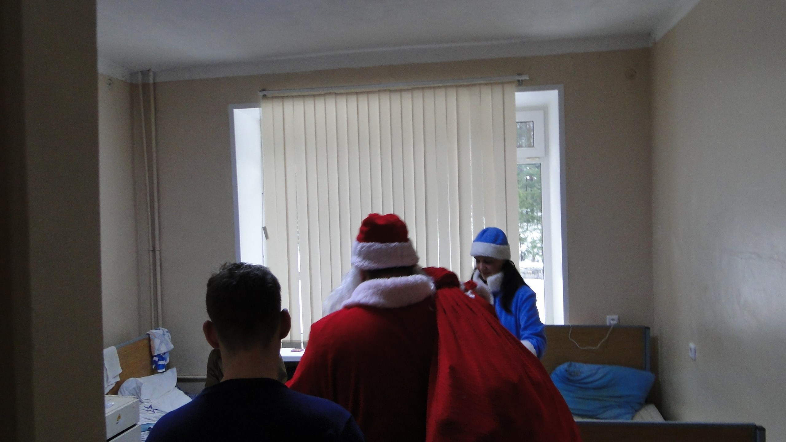 Новогодние подарки для раненых госпиталя в п.Мулино. НРОО КЦ "Собаковод"