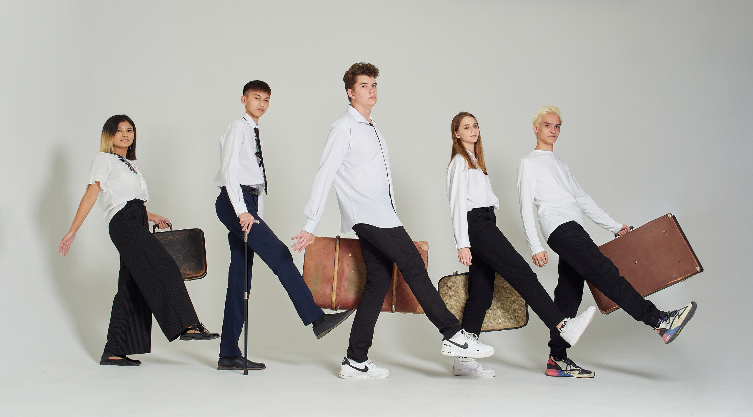 Выпускные альбомы. Студийный, семейный, свадебный, фэшн и ню фотограф в Астрахани, производство выпускных альбомов. Руслан Кондрашин