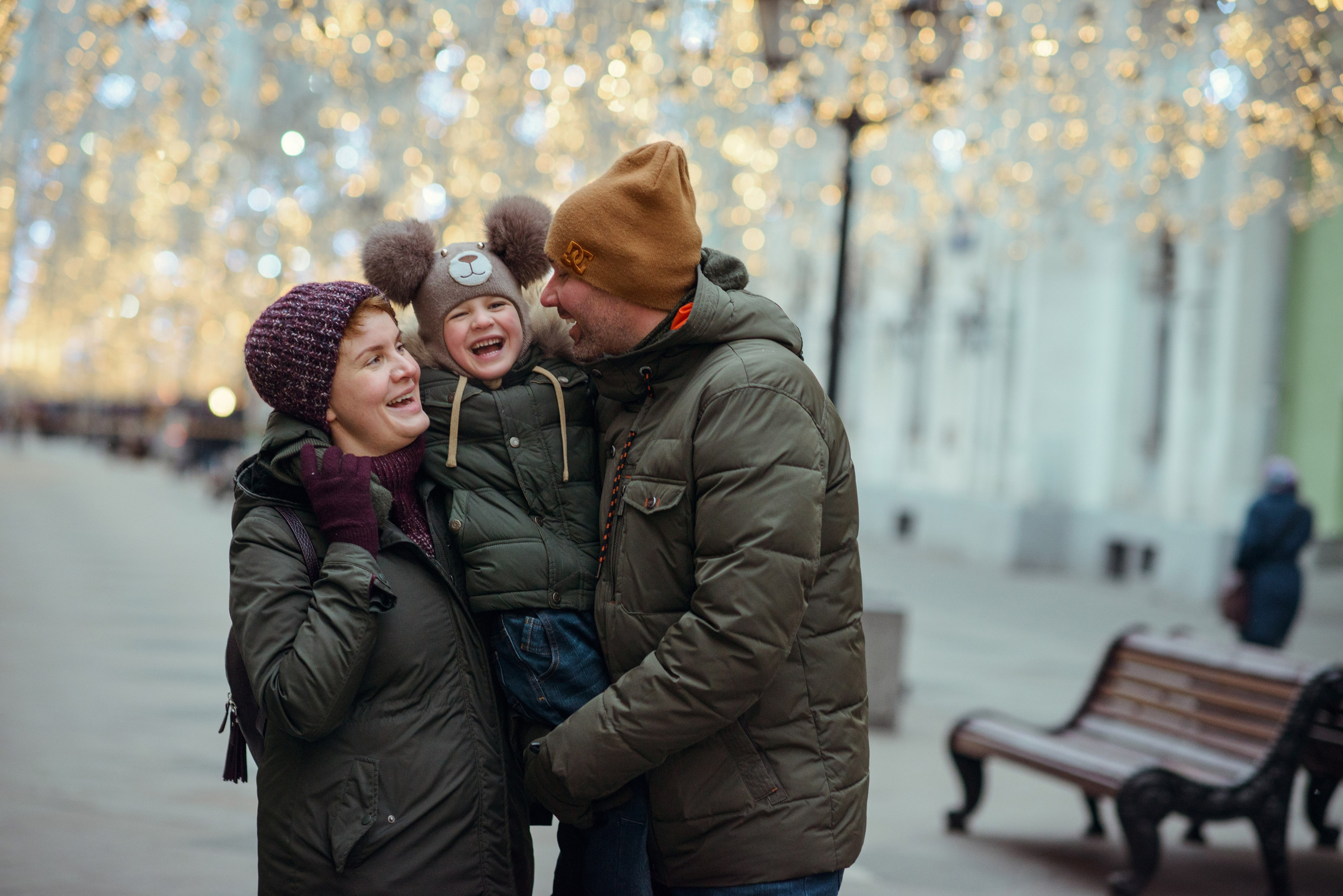 family photo shoot walking in the city. New Year Christmas photoshoot (Photographer in Edinburgh Elena Carruthers)