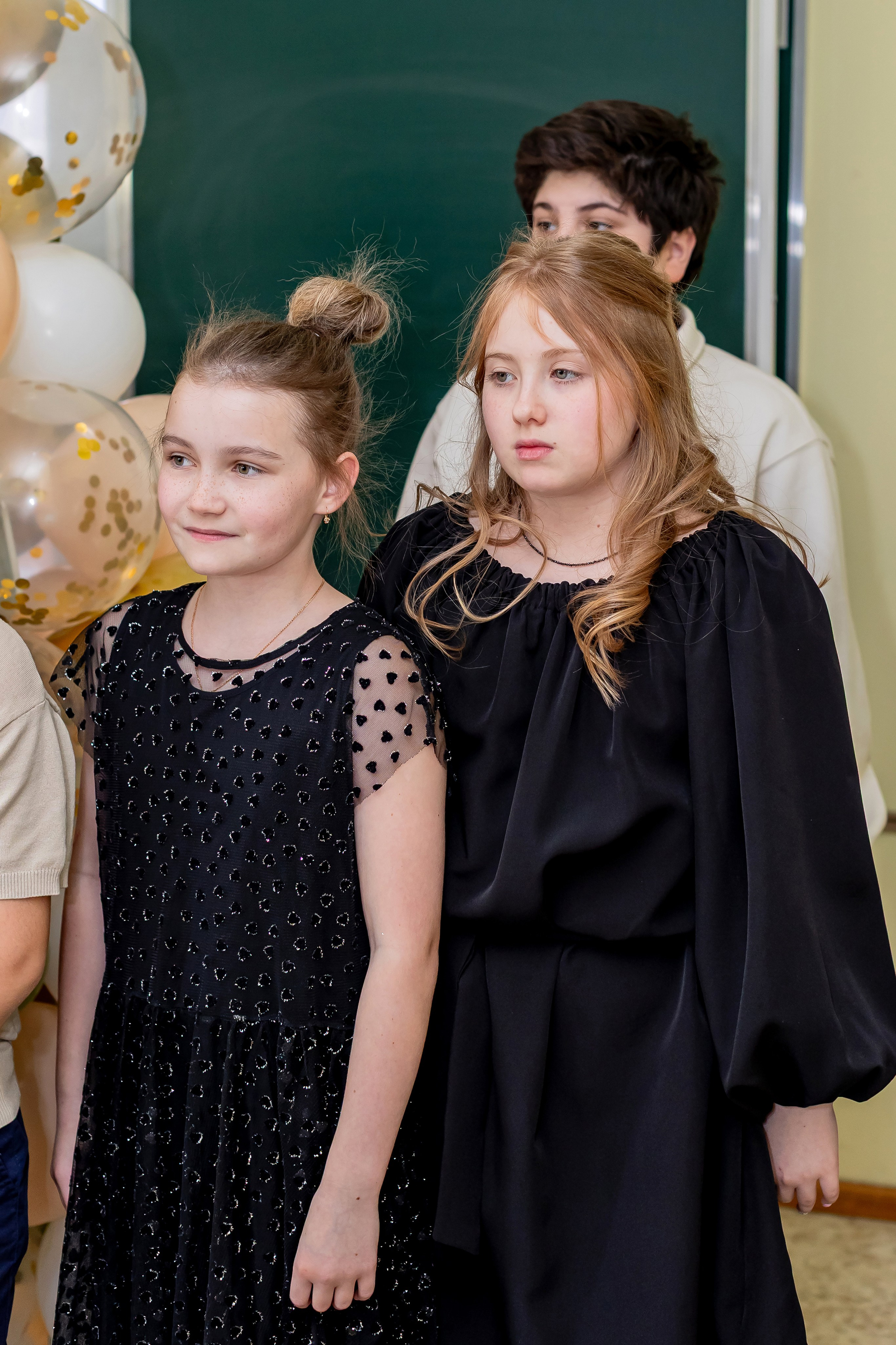 Выпускной в начальной школе в классе. Фотограф и видеограф Москва. Свадебный фотограф, видеограф. Выпускные альбомы. Оживающие альбомы