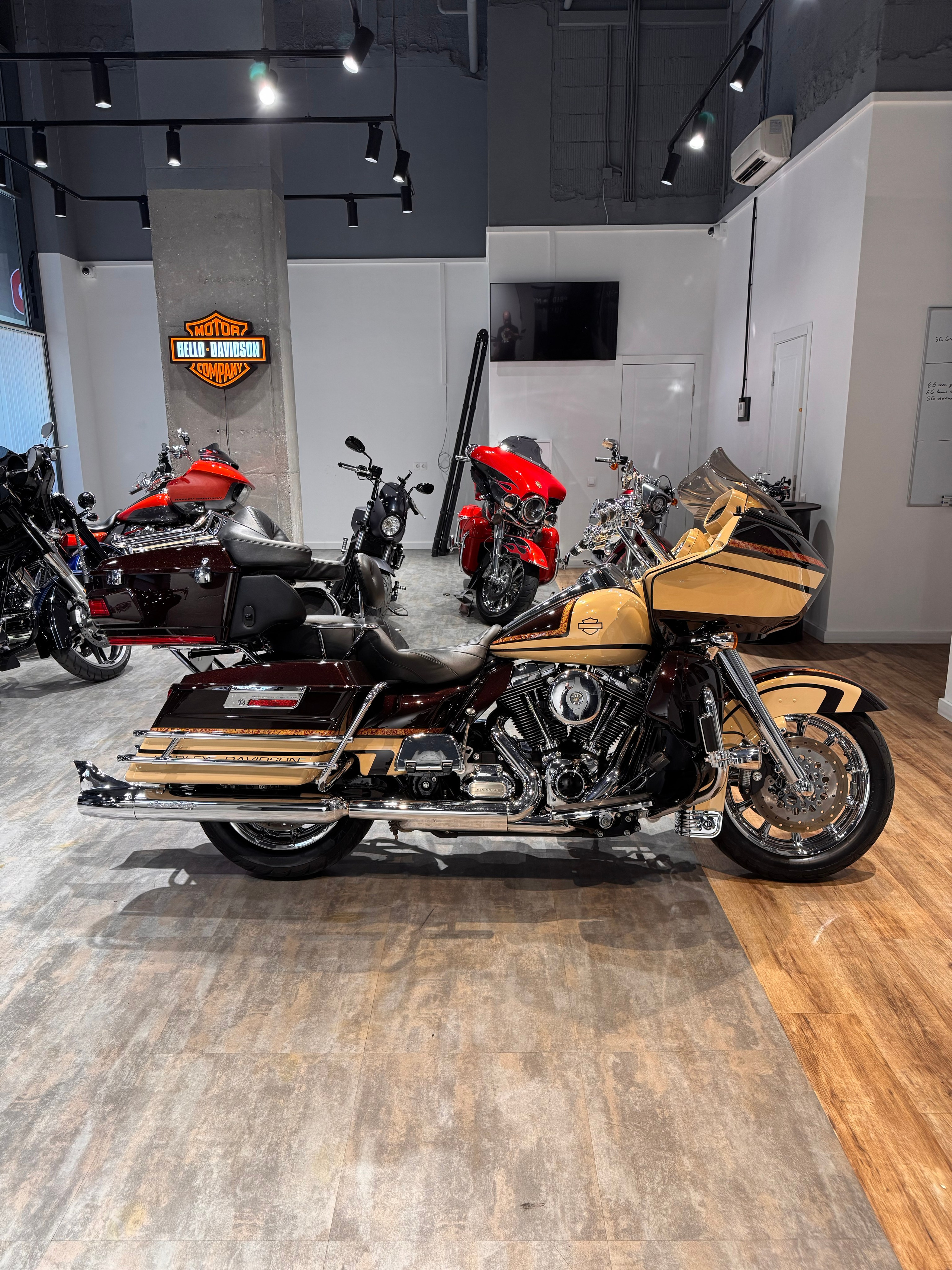 Продажа мотоцикла Harley-Davidson Road Glide Ultra 103 (Touring)— купить мотоцикл. Hello Davidson, Москва. Только хорошие мотоциклы…
