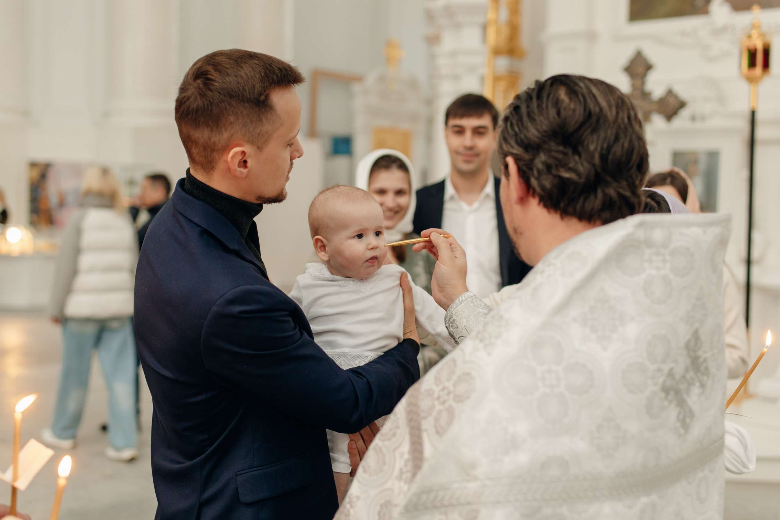 Крещение ребенка в Смольном соборе СПб. Фотограф крещение венчание в Петербурге! Помогает подобрать храм и посоветовал душевного батюшку в СПб