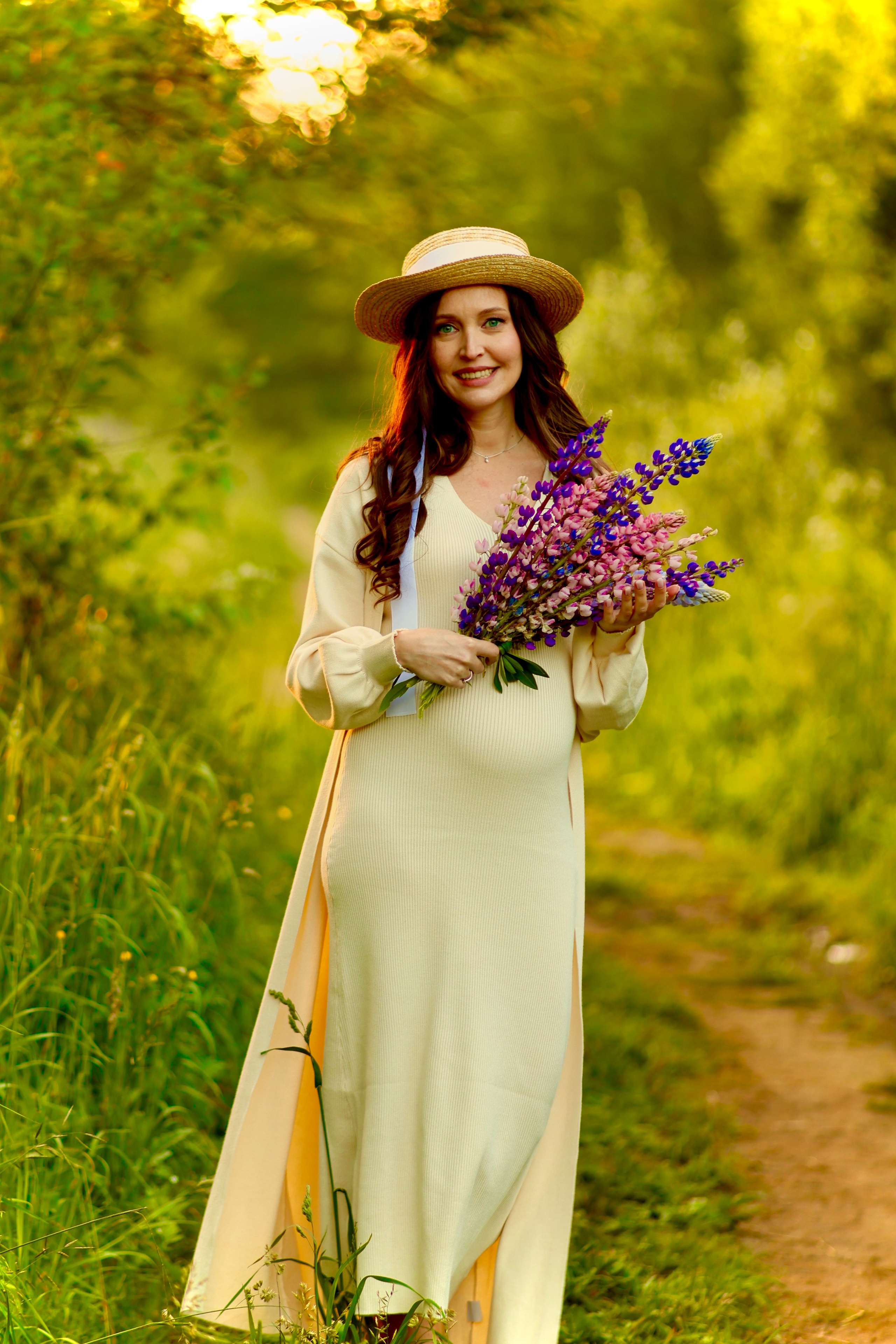 Фотосессия в люпинах. Свадебный и семейный фотограф-Королева Натали/Раменское-Жуковский-Москва/тел.+7 (985) 153-75-43