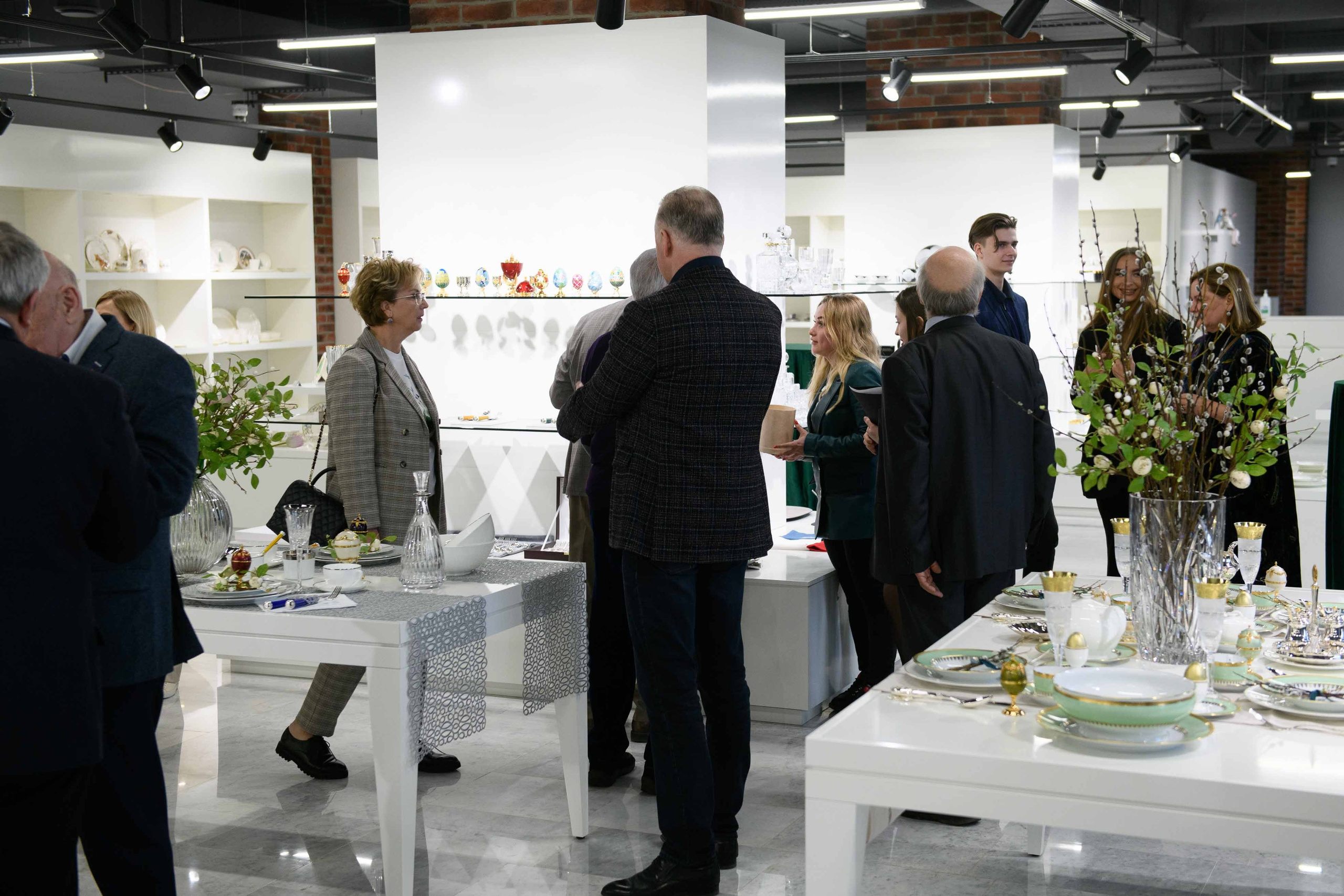 Русские Самоцветы: За кулисами легенды — Фотоальбом об искусстве и производстве