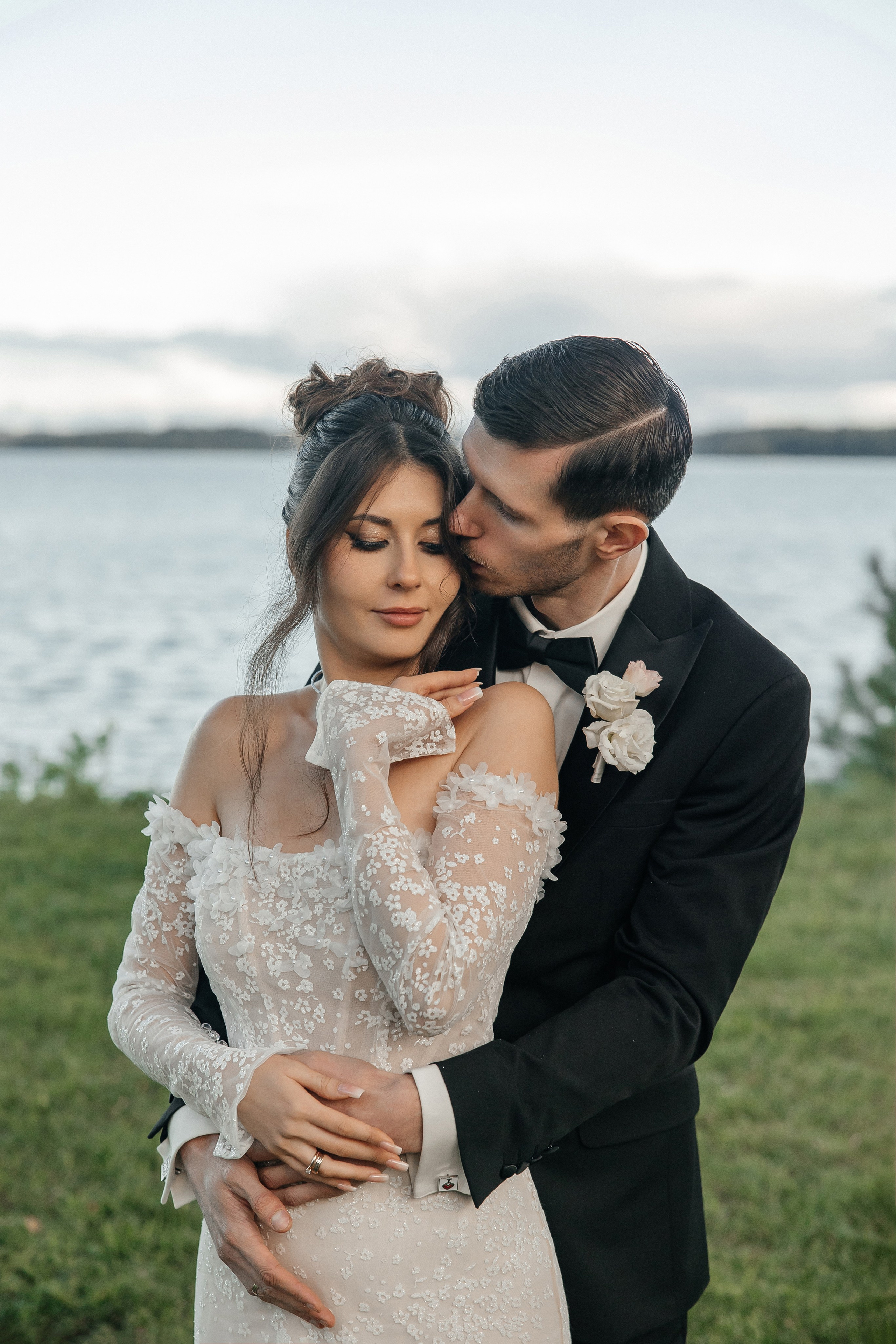 Свадебная фотосессия на площадке THE SUN LAKE VERANDA на озере Сенеж Солнечногорск