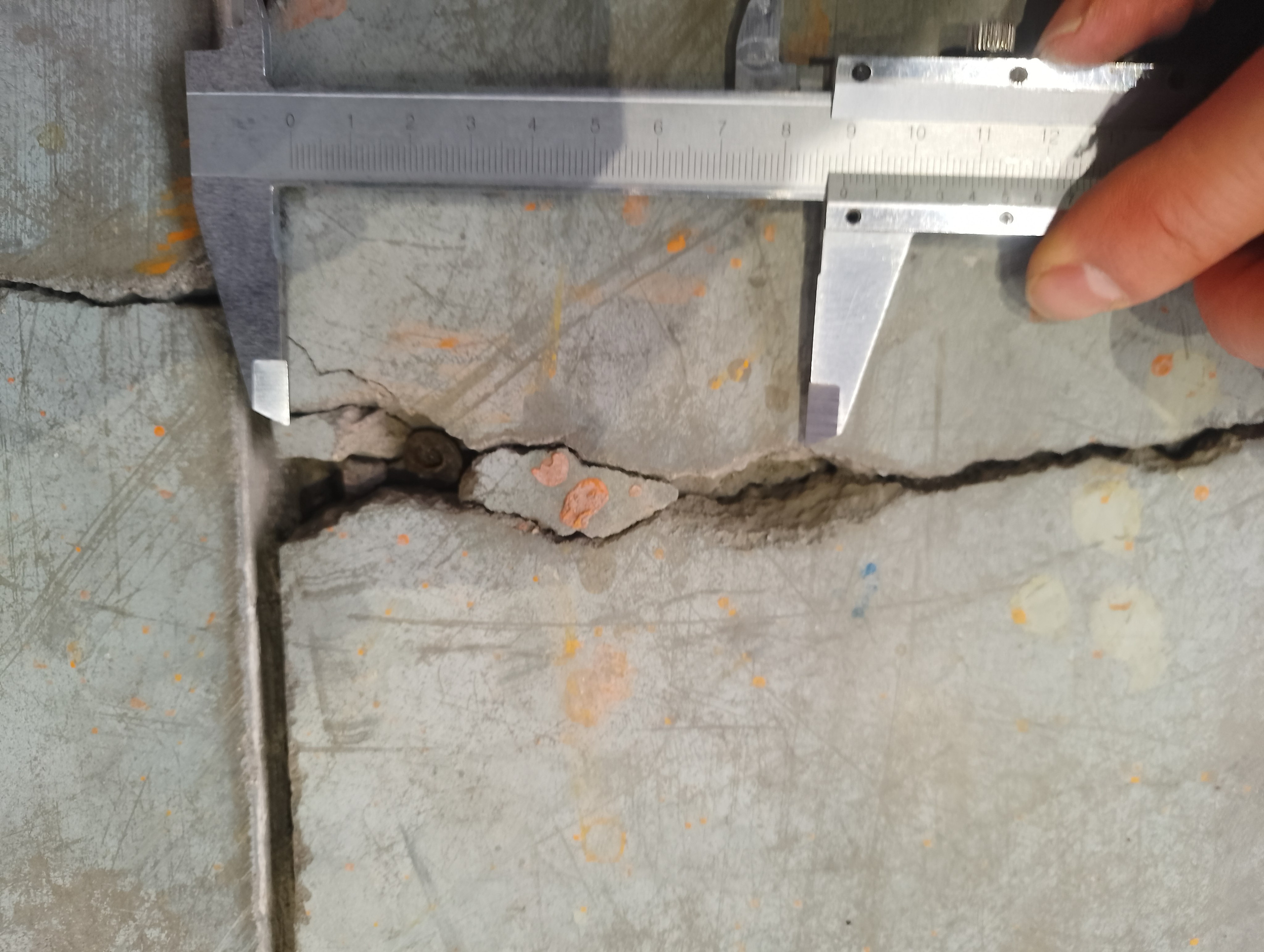 Георадиолокационное (георадарное) обследование полов ангара. Ультразвуковое и георадарное обследование бетонных и железобетонных конструкций в Москве и МО