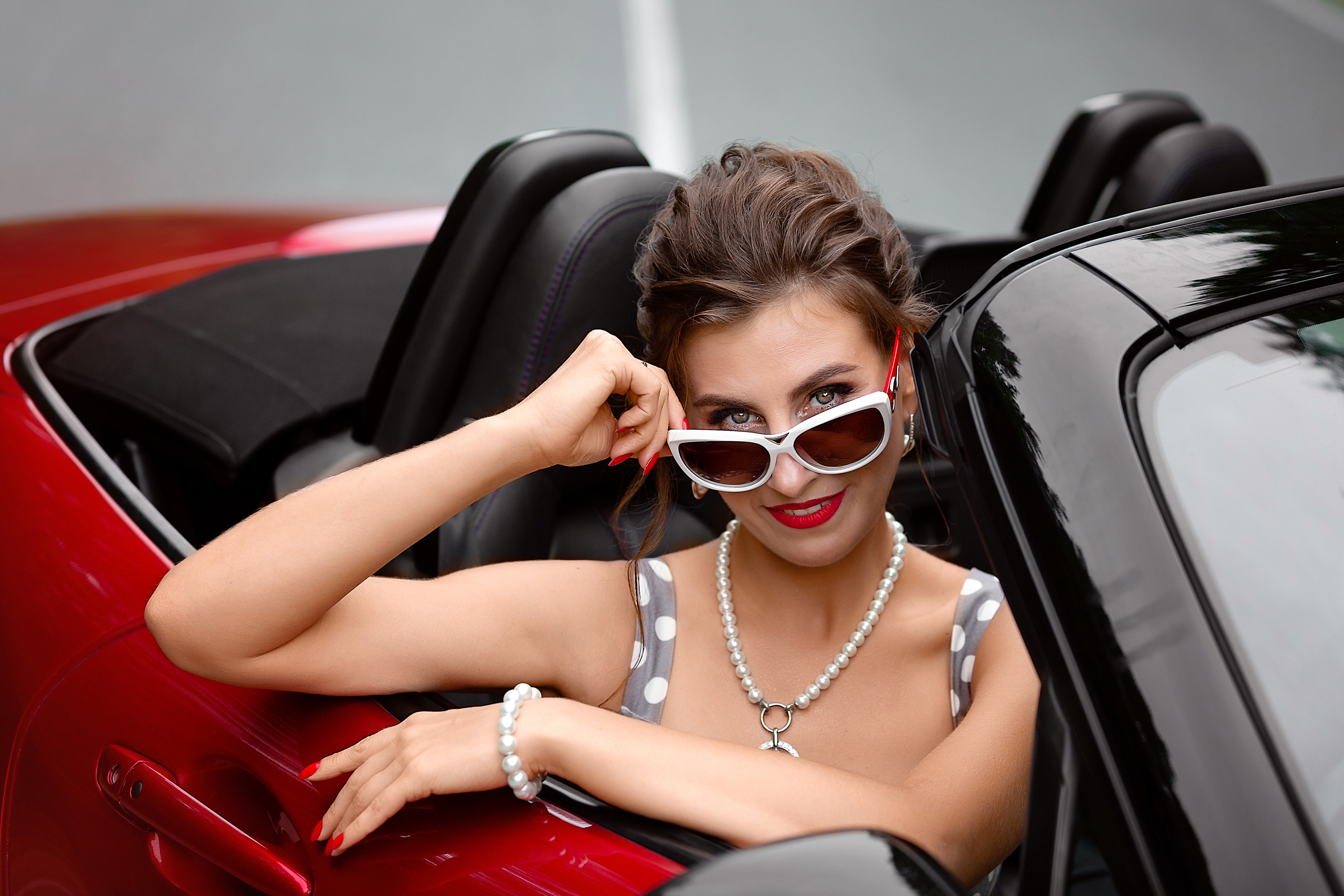 Леди на красном кабриолете. Стильный выпускной альбом Владивосток фотограф Вероника Мигачева