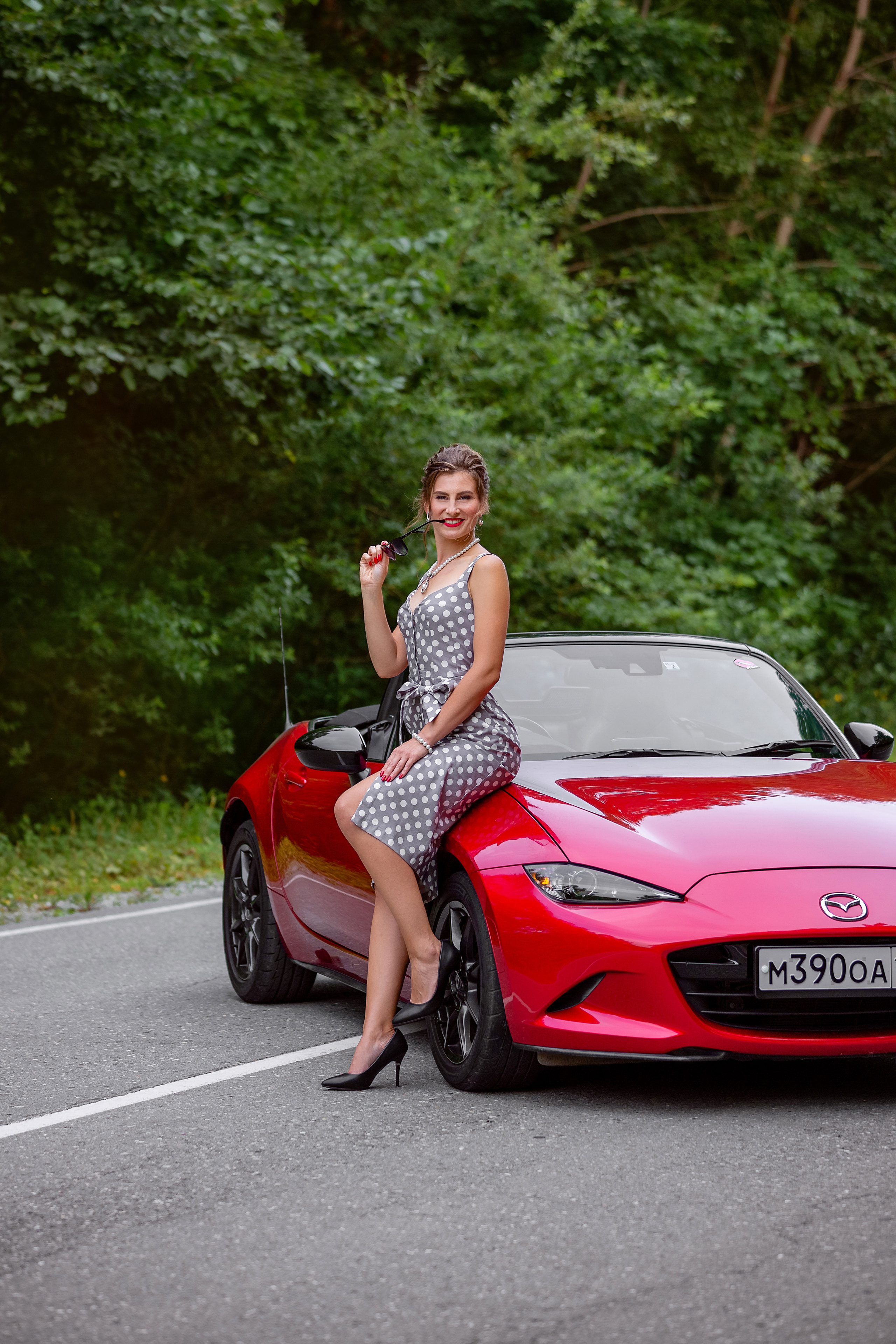 Леди на красном кабриолете. Стильный выпускной альбом Владивосток фотограф Вероника Мигачева