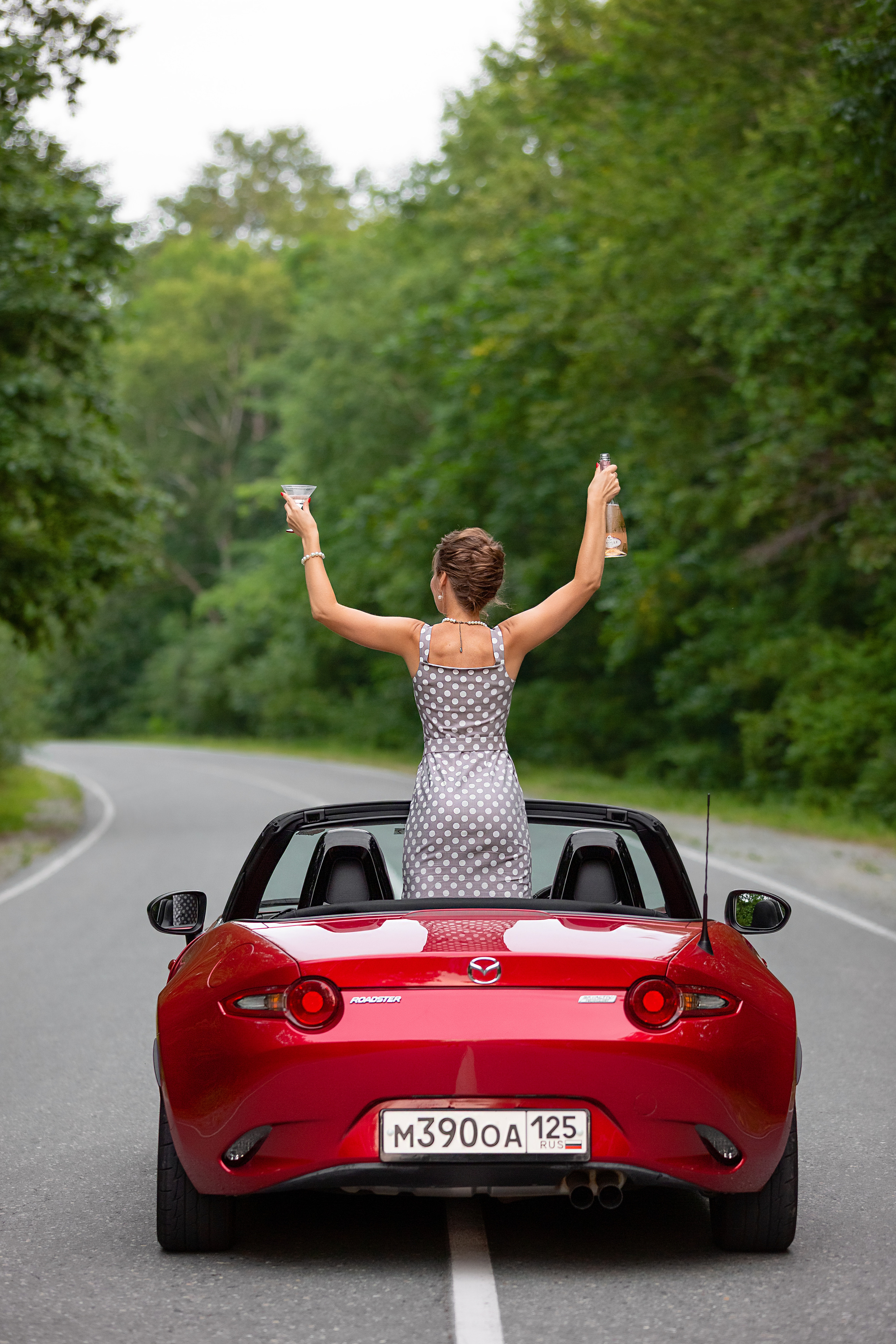 Леди на красном кабриолете. Стильный выпускной альбом Владивосток фотограф Вероника Мигачева