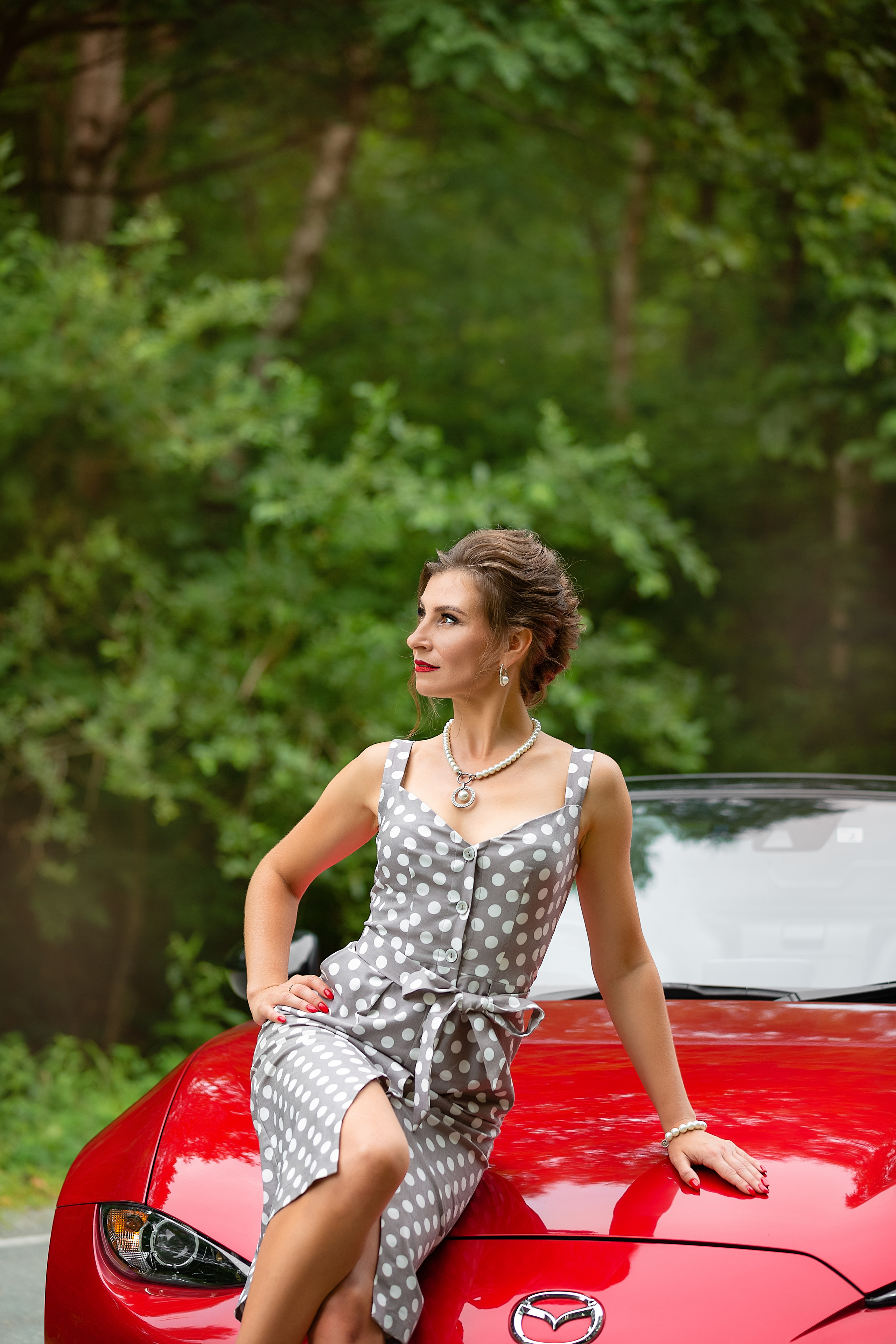 Леди на красном кабриолете. Стильный выпускной альбом Владивосток фотограф Вероника Мигачева