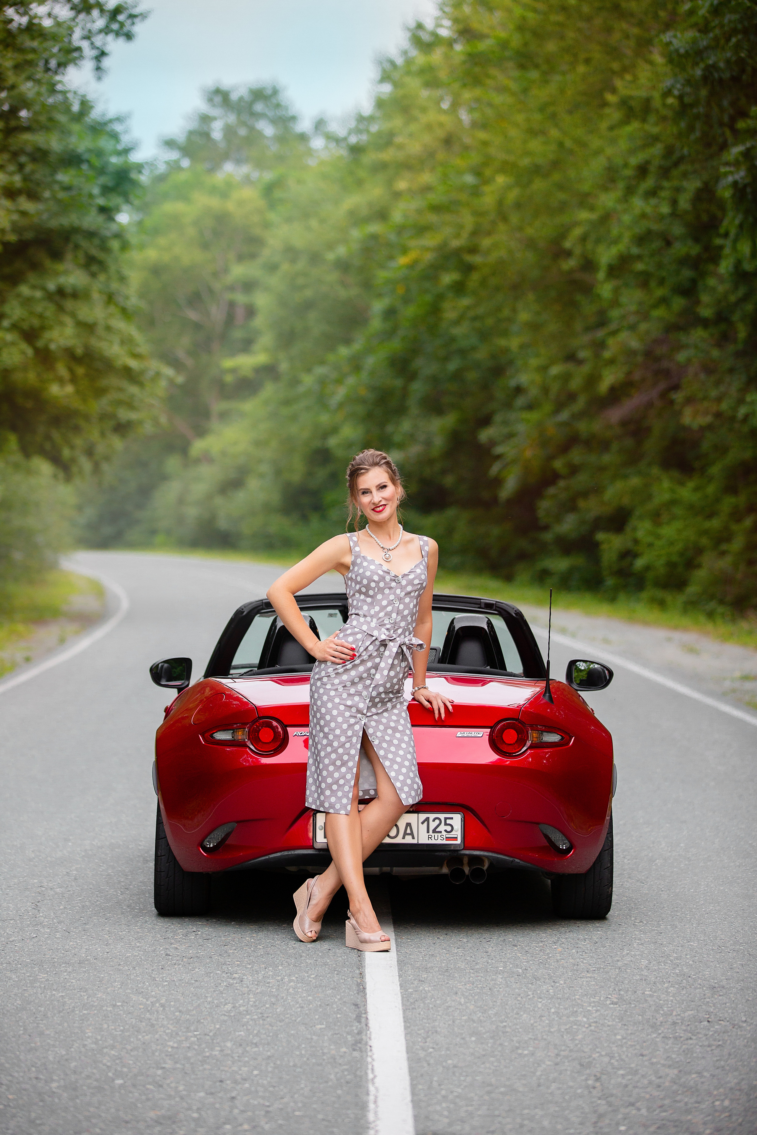 Леди на красном кабриолете. Стильный выпускной альбом Владивосток фотограф Вероника Мигачева