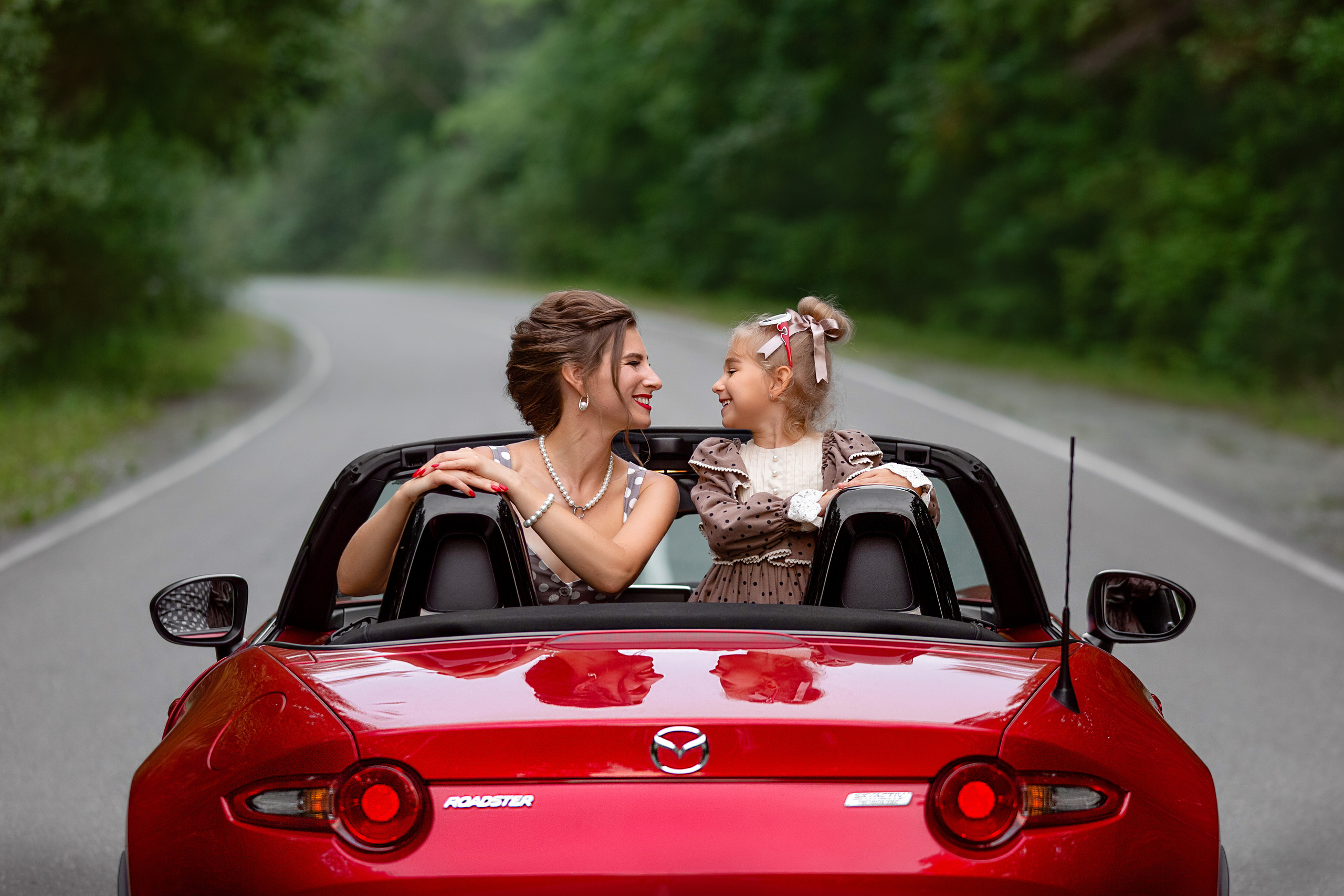 Леди на красном кабриолете. Стильный выпускной альбом Владивосток фотограф Вероника Мигачева