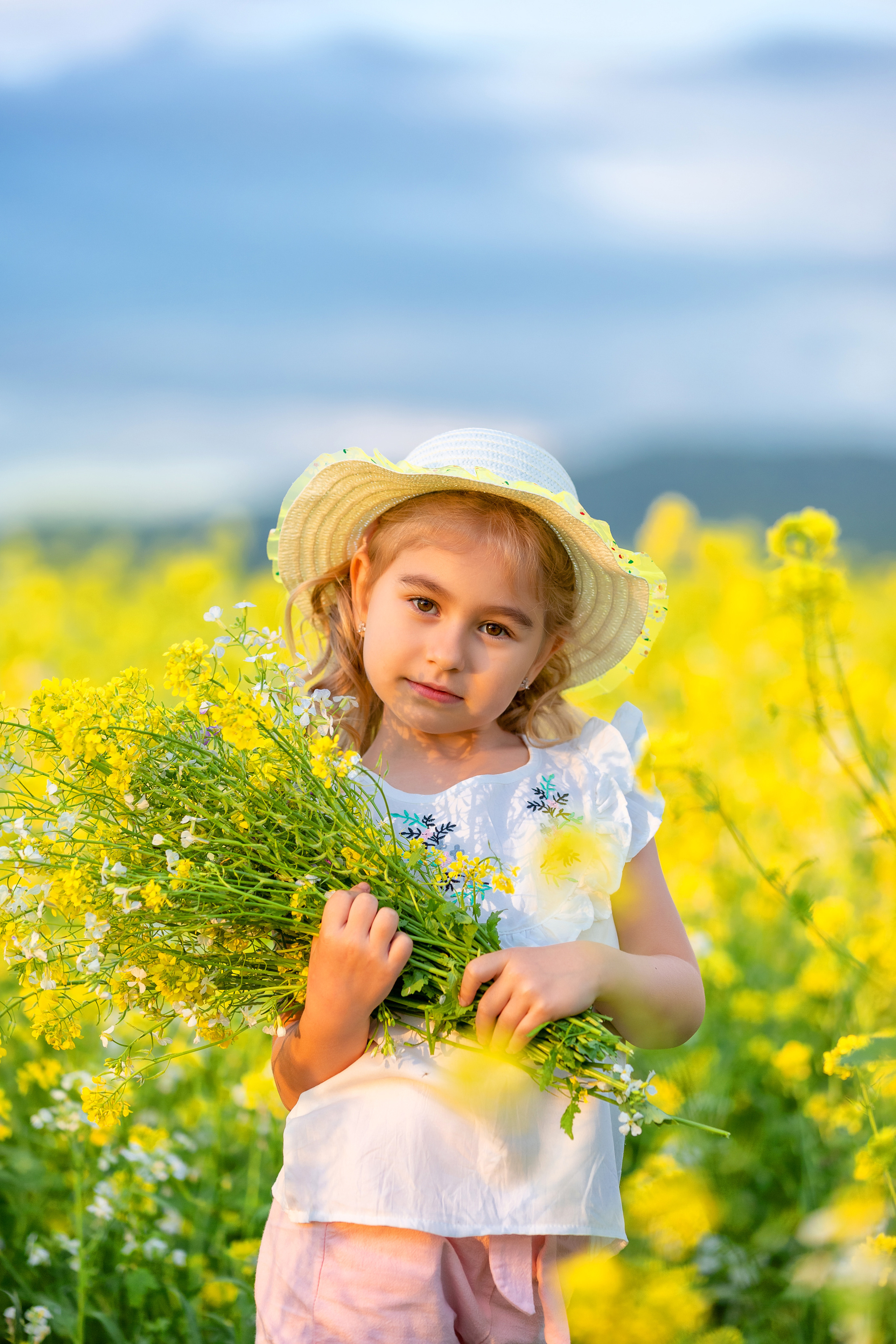 Горчичное поле. Стильный выпускной альбом Владивосток фотограф Вероника Мигачева