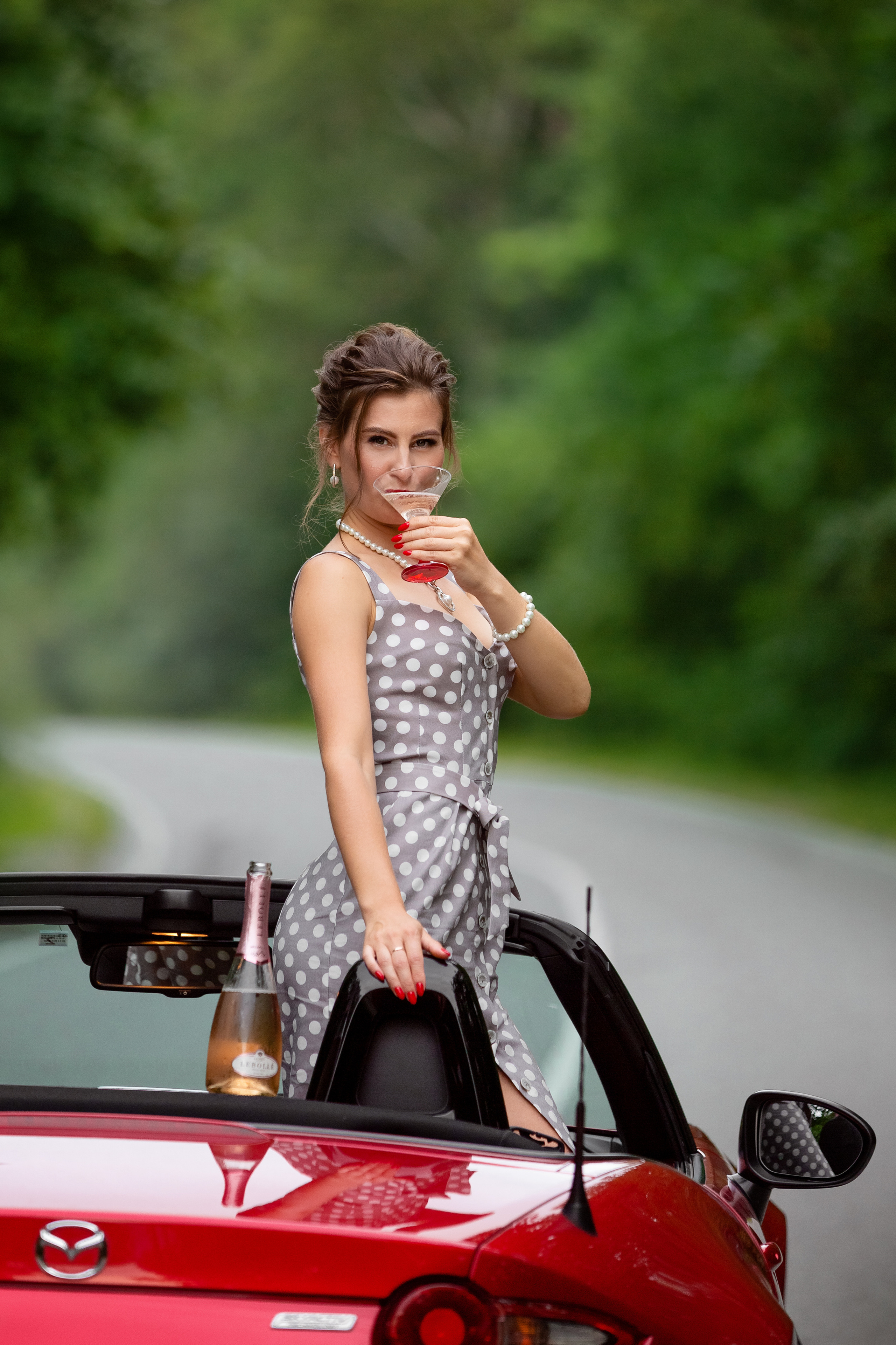 Леди на красном кабриолете. Стильный выпускной альбом Владивосток фотограф Вероника Мигачева