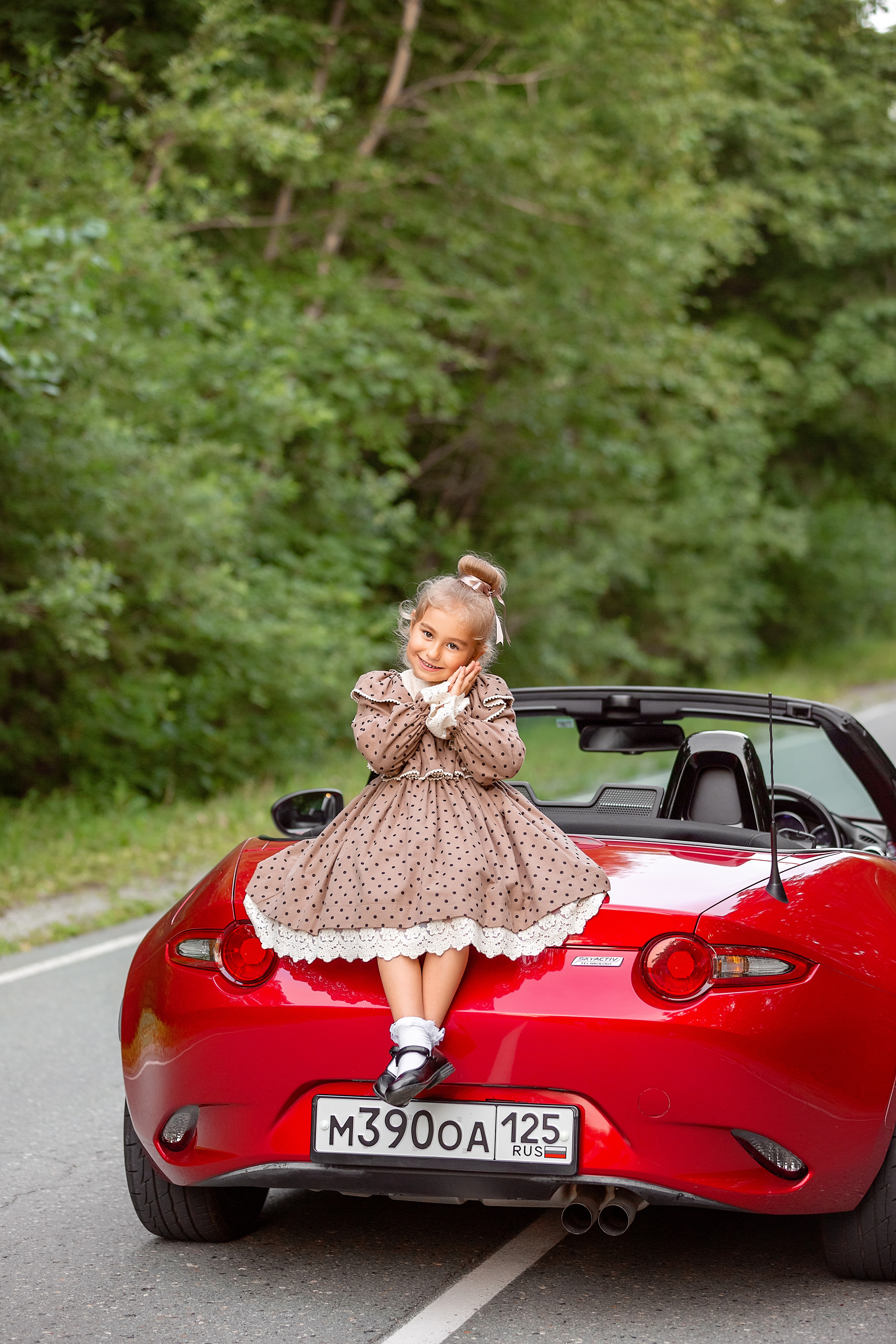 Леди на красном кабриолете. Стильный выпускной альбом Владивосток фотограф Вероника Мигачева