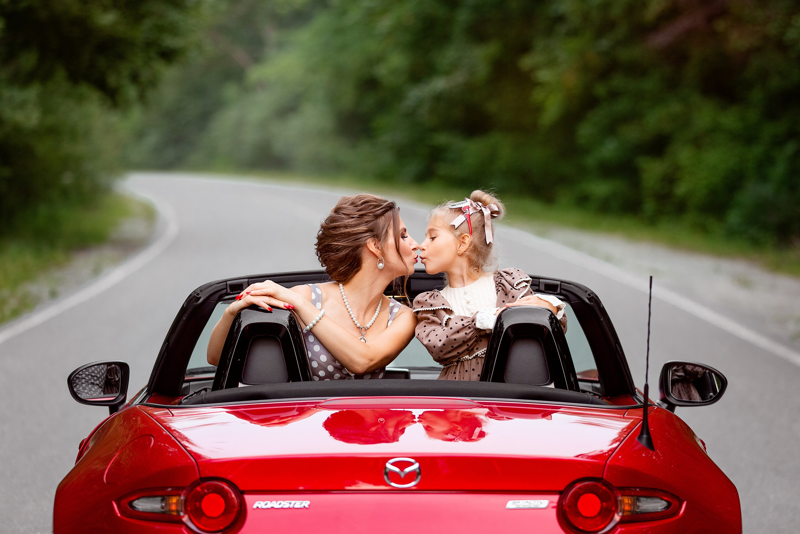 Леди на красном кабриолете. Стильный выпускной альбом Владивосток фотограф Вероника Мигачева