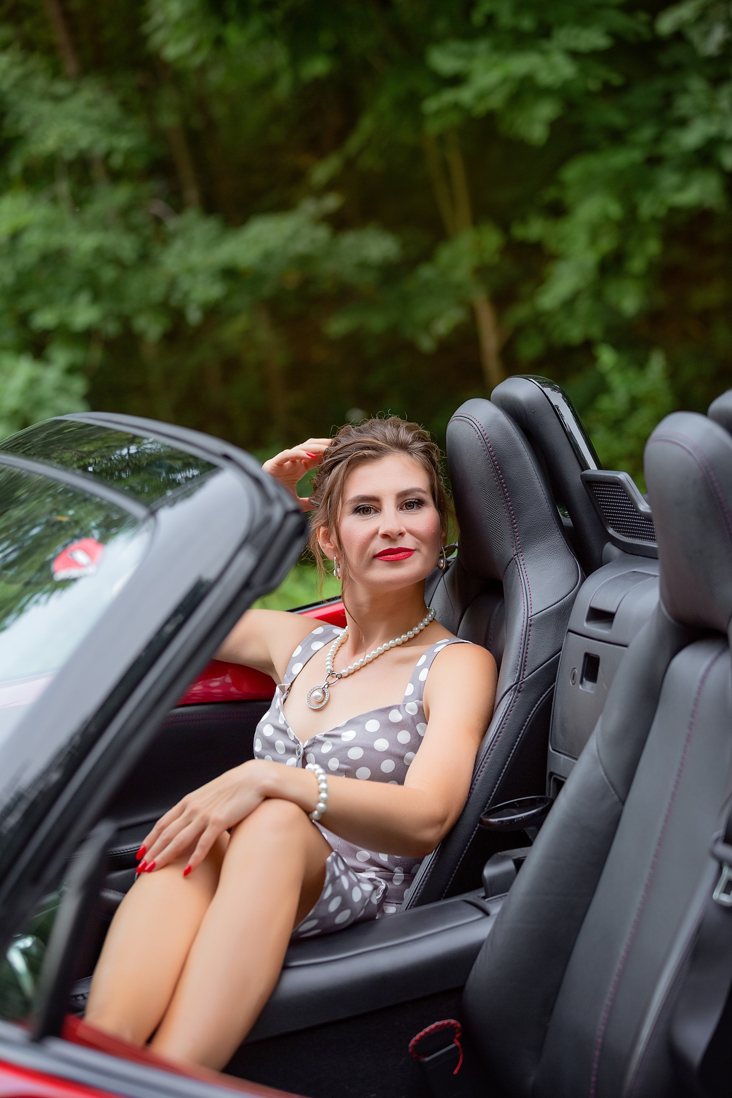 Леди на красном кабриолете. Стильный выпускной альбом Владивосток фотограф Вероника Мигачева
