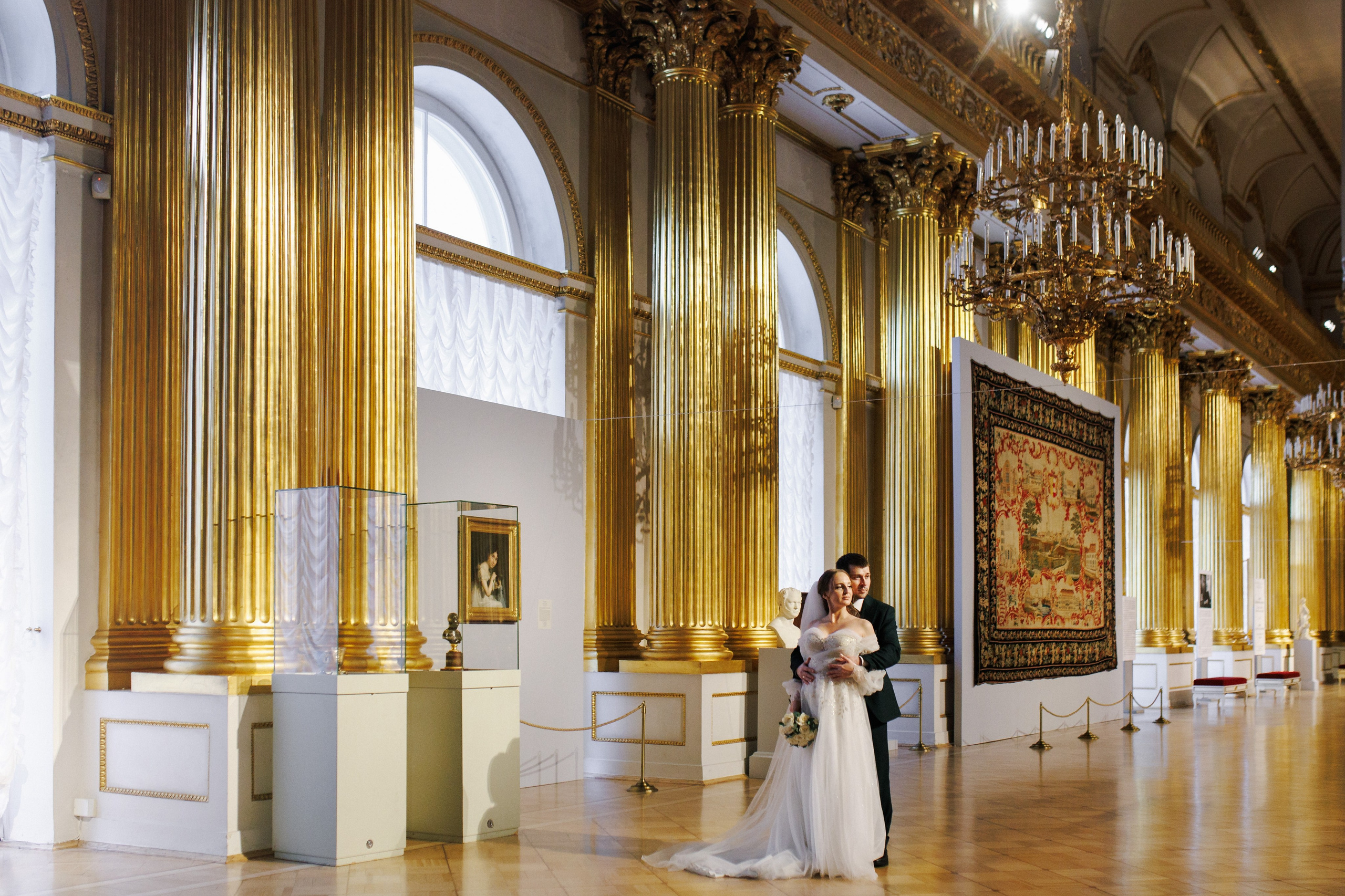 Фотограф на свадьбу, зимой в Эрмитаже. Свадебный фотограф СПБ