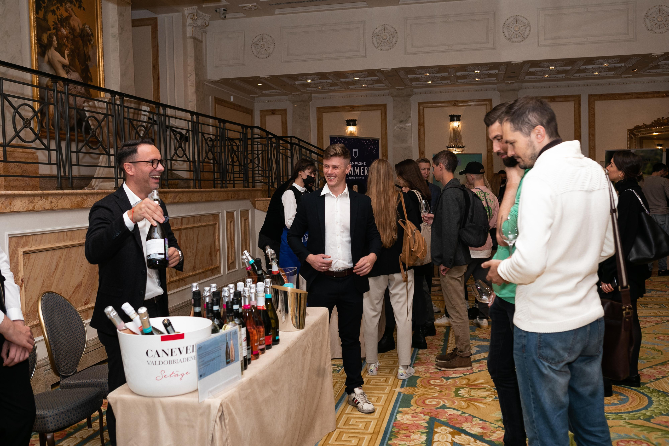 Репортажная фотосъемка дня рождения в ресторане, на теплоходе. Семейный и свадебный фотограф в Санкт-Петербурге Таша Семёнова