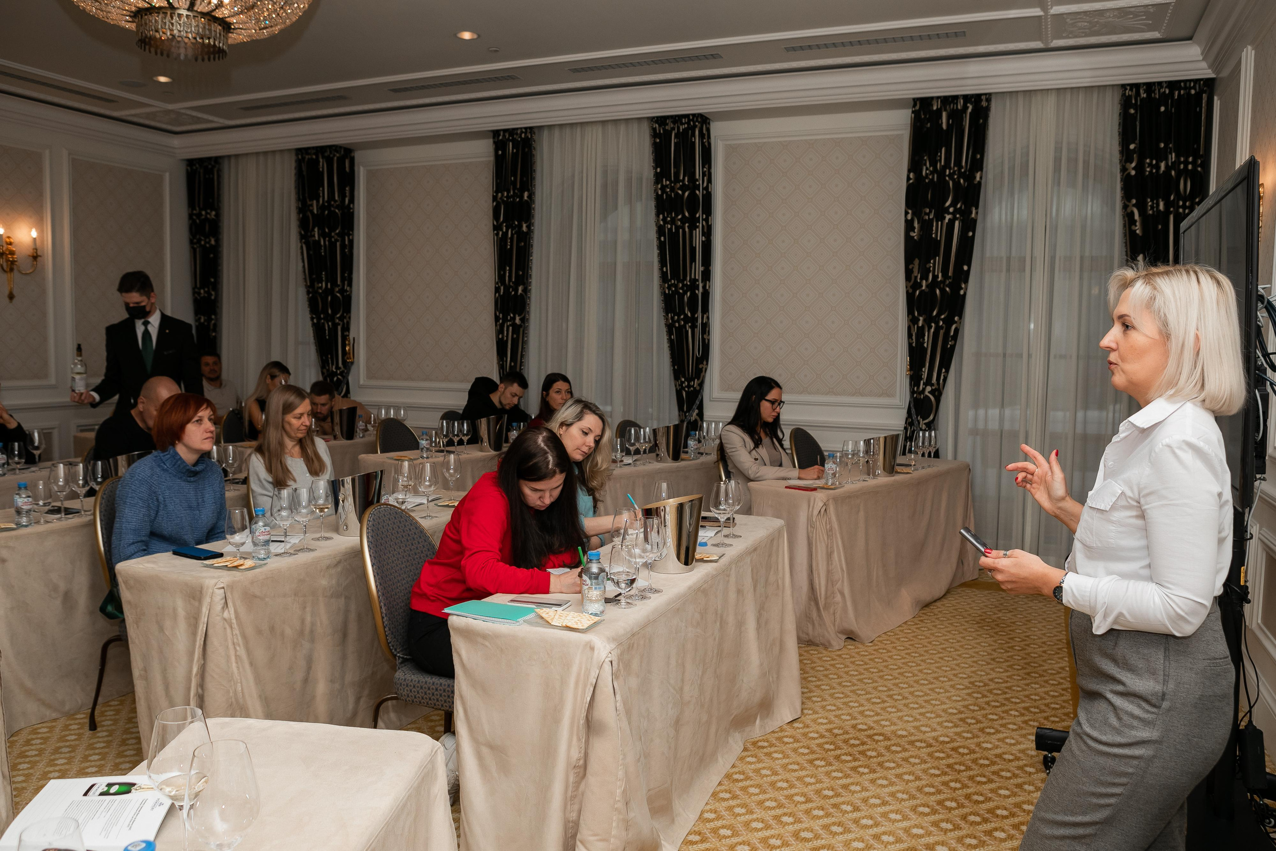 Репортажная фотосъемка дня рождения в ресторане, на теплоходе. Семейный и свадебный фотограф в Санкт-Петербурге Таша Семёнова