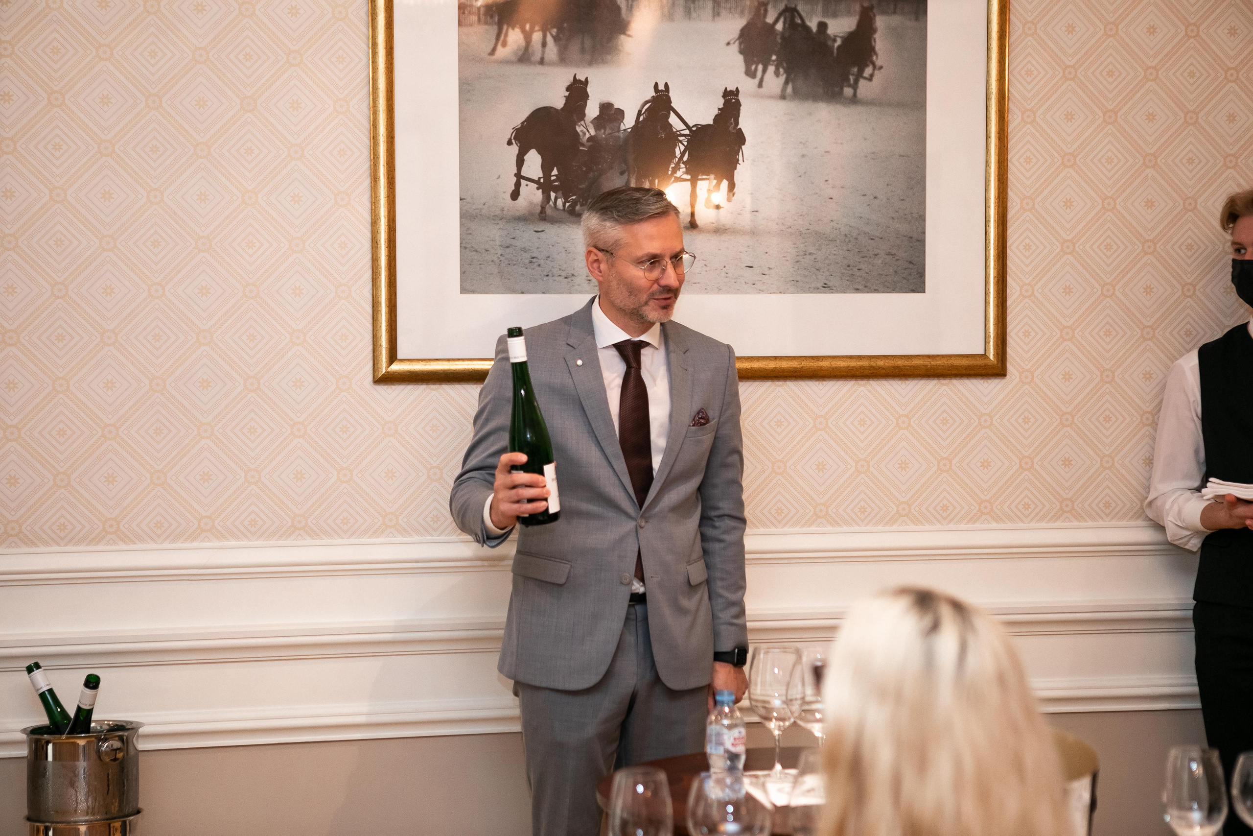 Репортажная фотосъемка дня рождения в ресторане, на теплоходе. Семейный и свадебный фотограф в Санкт-Петербурге Таша Семёнова