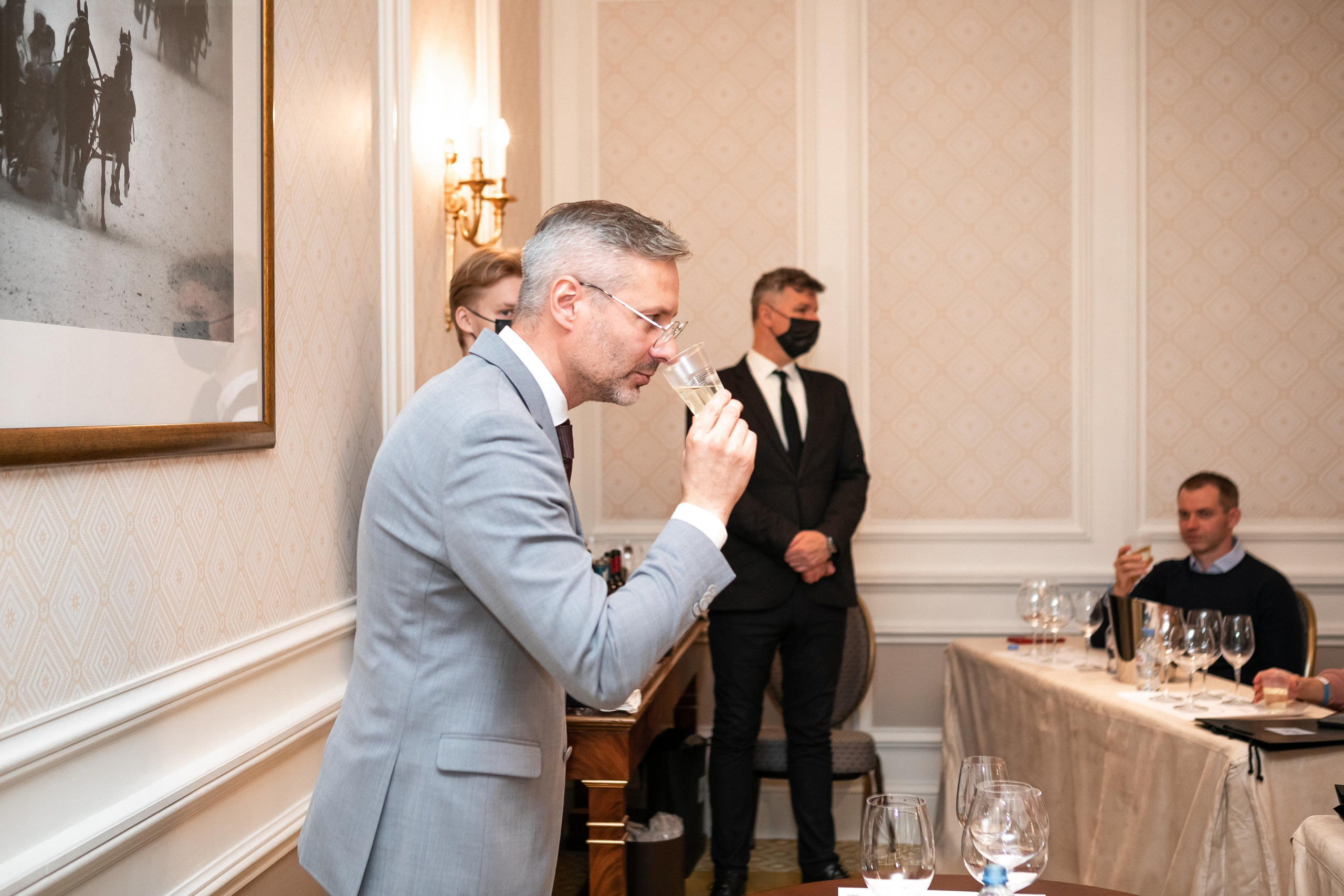 Репортажная фотосъемка дня рождения в ресторане, на теплоходе. Семейный и свадебный фотограф в Санкт-Петербурге Таша Семёнова