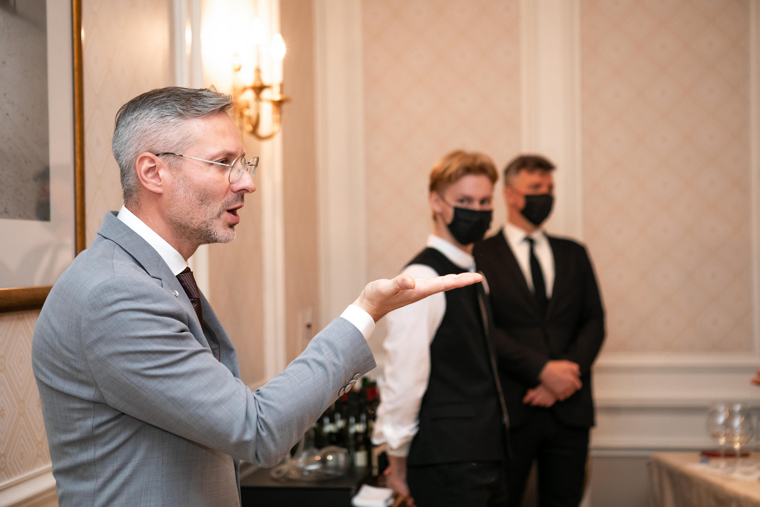 Репортажная фотосъемка дня рождения в ресторане, на теплоходе. Семейный и свадебный фотограф в Санкт-Петербурге Таша Семёнова