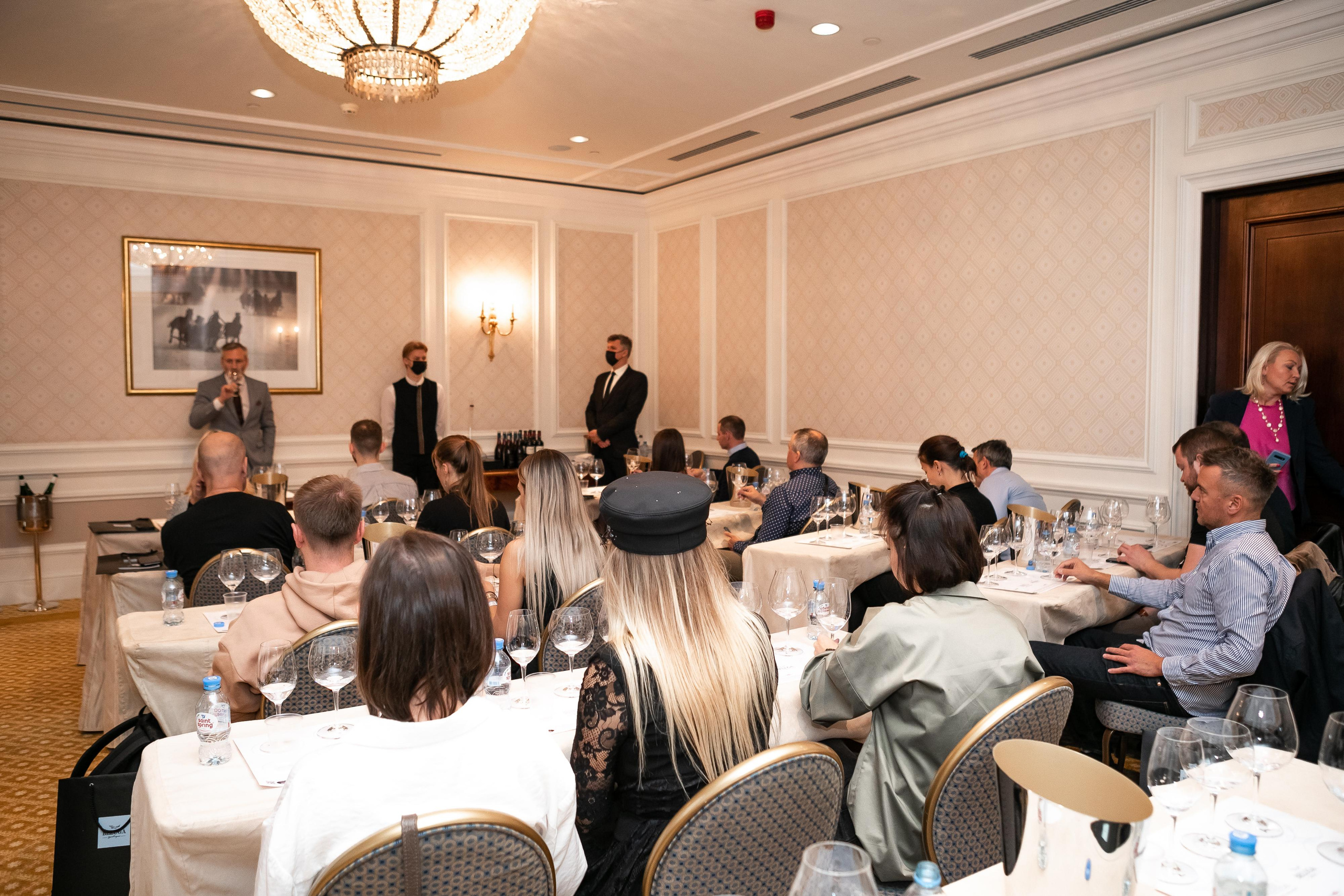 Репортажная фотосъемка дня рождения в ресторане, на теплоходе. Семейный и свадебный фотограф в Санкт-Петербурге Таша Семёнова