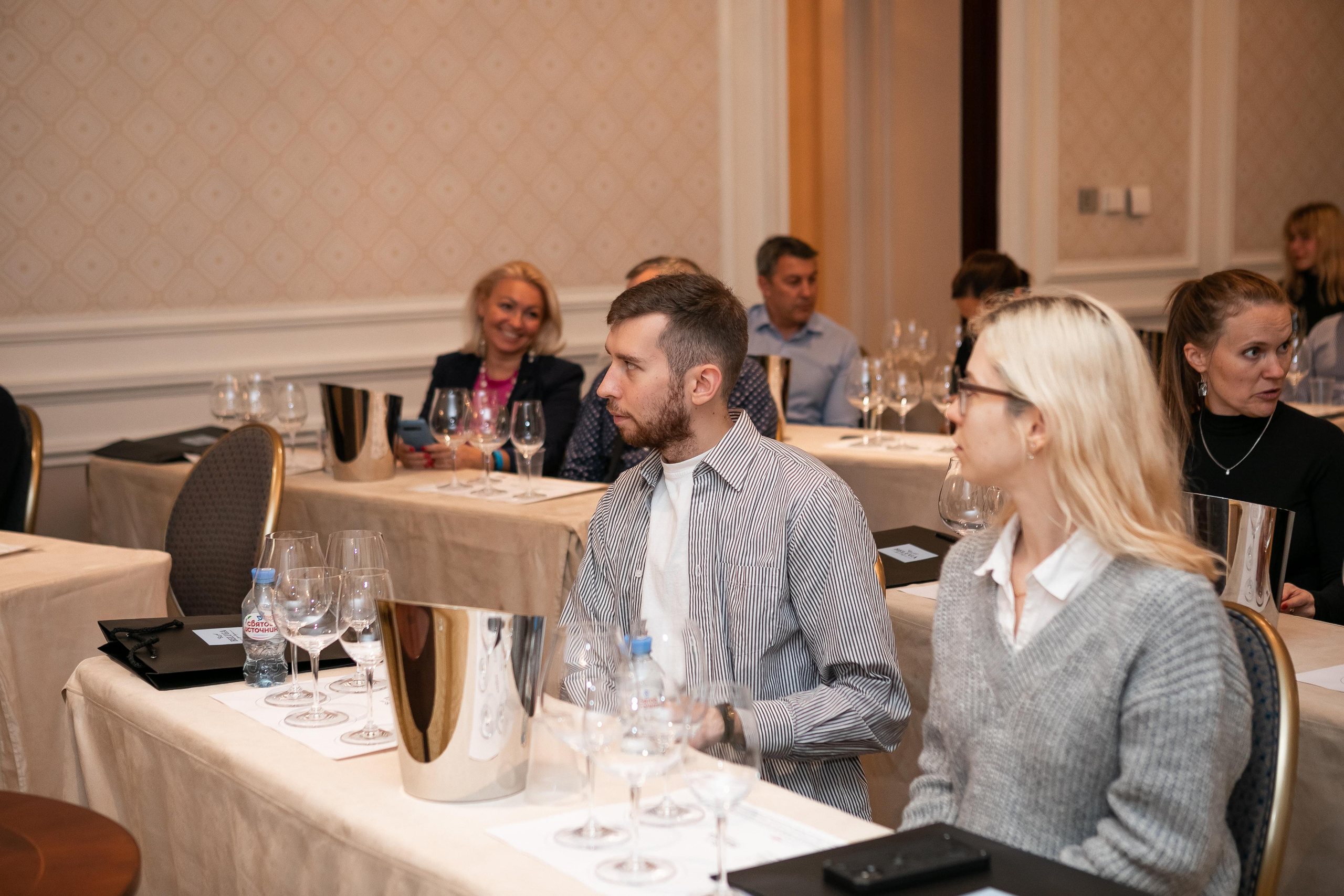 Репортажная фотосъемка дня рождения в ресторане, на теплоходе. Семейный и свадебный фотограф в Санкт-Петербурге Таша Семёнова