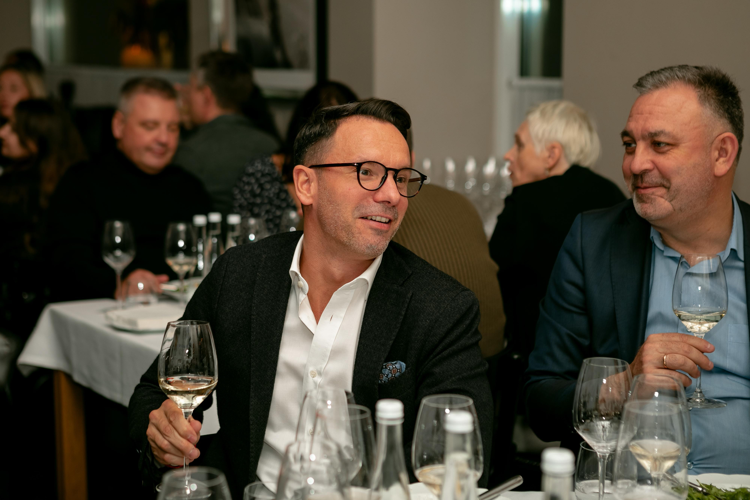 Репортажная фотосъемка дня рождения в ресторане, на теплоходе. Семейный и свадебный фотограф в Санкт-Петербурге Таша Семёнова