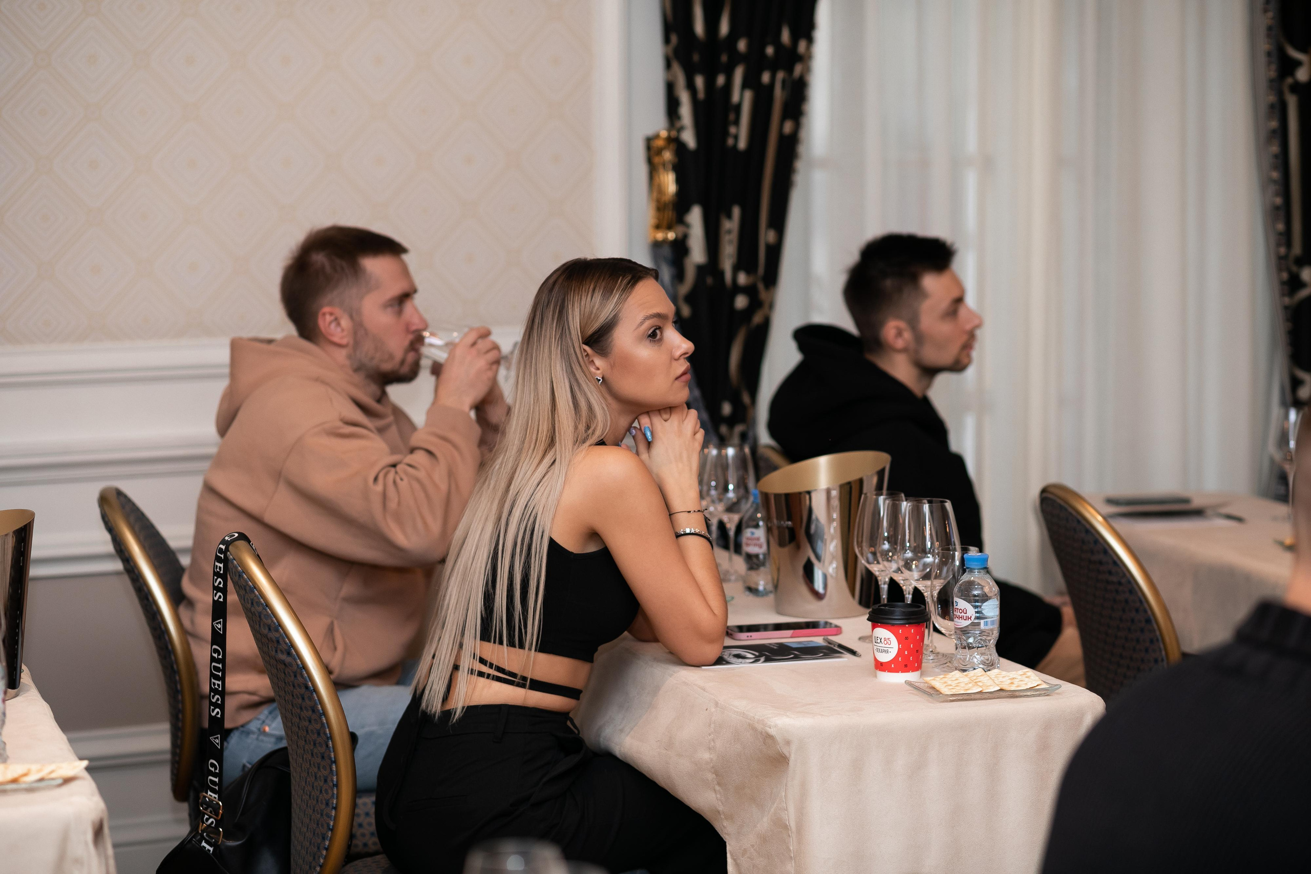 Репортажная фотосъемка дня рождения в ресторане, на теплоходе. Семейный и свадебный фотограф в Санкт-Петербурге Таша Семёнова