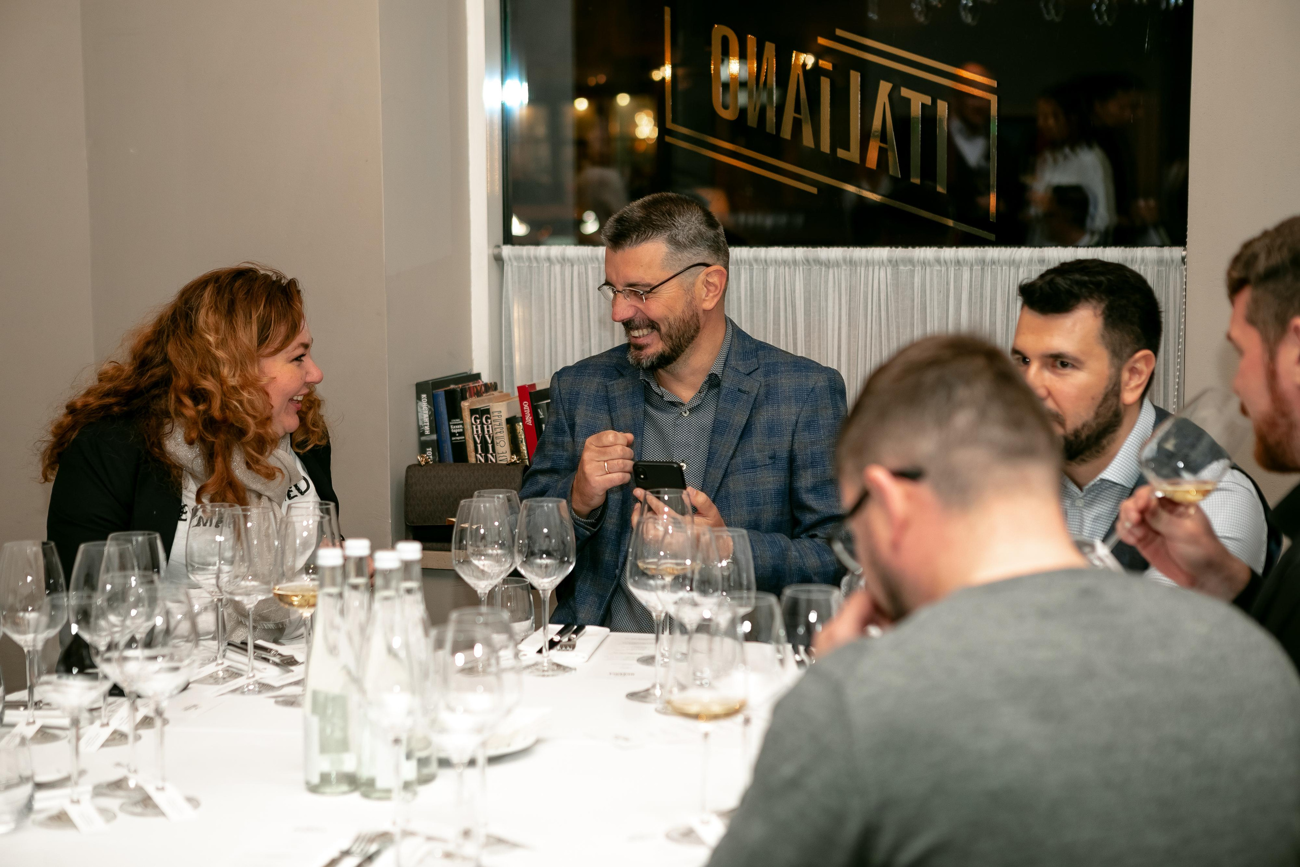 Репортажная фотосъемка дня рождения в ресторане, на теплоходе. Семейный и свадебный фотограф в Санкт-Петербурге Таша Семёнова