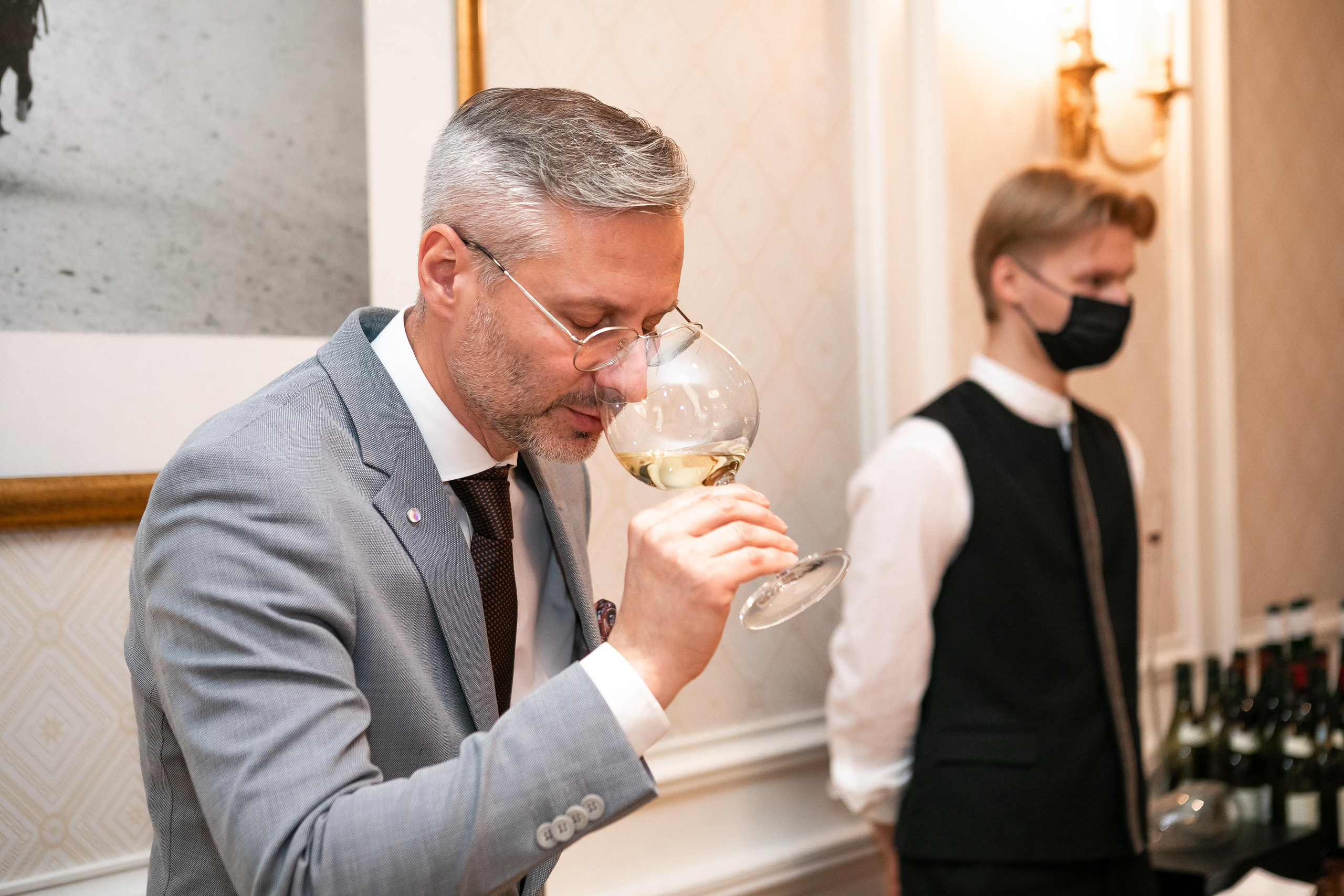 Репортажная фотосъемка дня рождения в ресторане, на теплоходе. Семейный и свадебный фотограф в Санкт-Петербурге Таша Семёнова