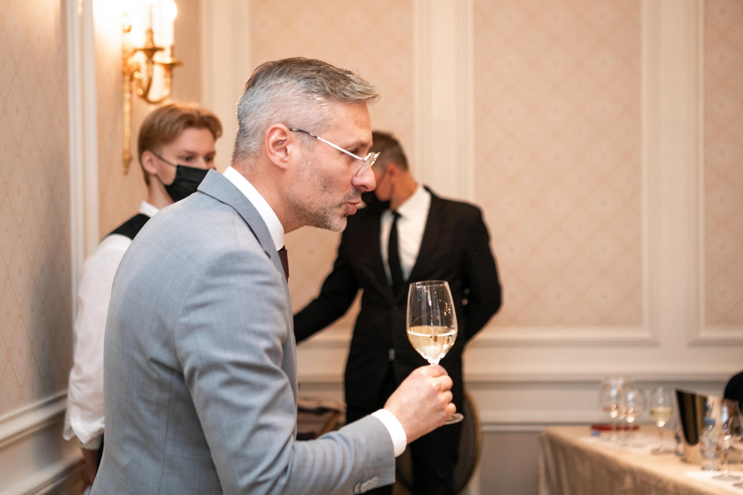 Репортажная фотосъемка дня рождения в ресторане, на теплоходе. Семейный и свадебный фотограф в Санкт-Петербурге Таша Семёнова