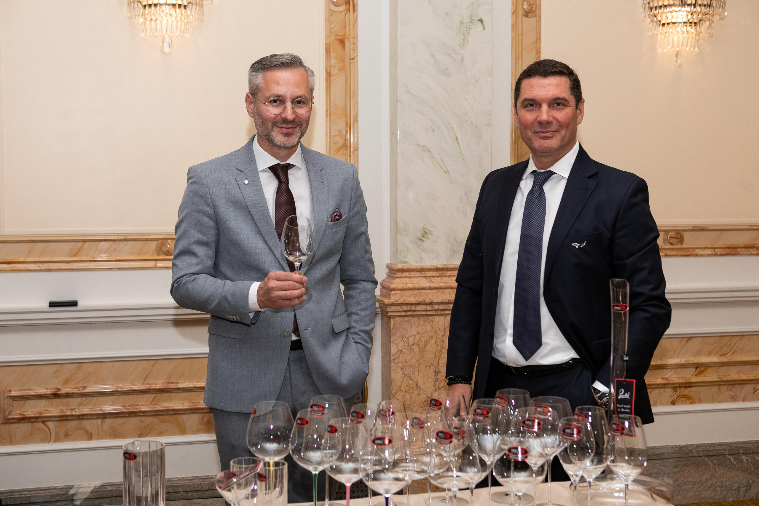 Репортажная фотосъемка дня рождения в ресторане, на теплоходе. Семейный и свадебный фотограф в Санкт-Петербурге Таша Семёнова