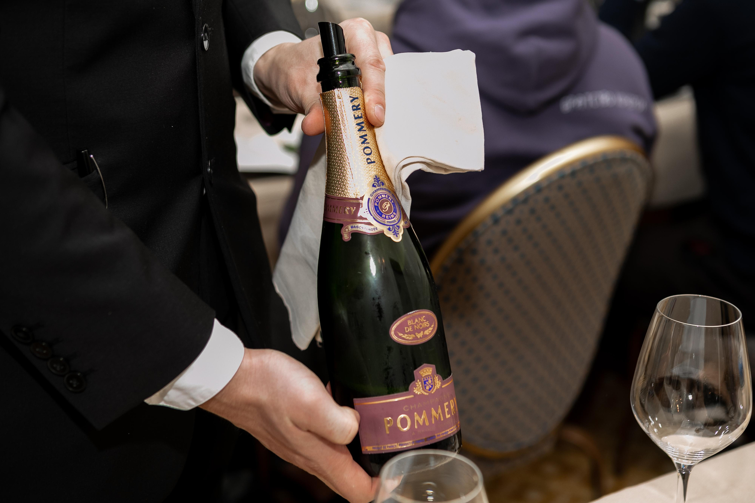 Репортажная фотосъемка дня рождения в ресторане, на теплоходе. Семейный и свадебный фотограф в Санкт-Петербурге Таша Семёнова