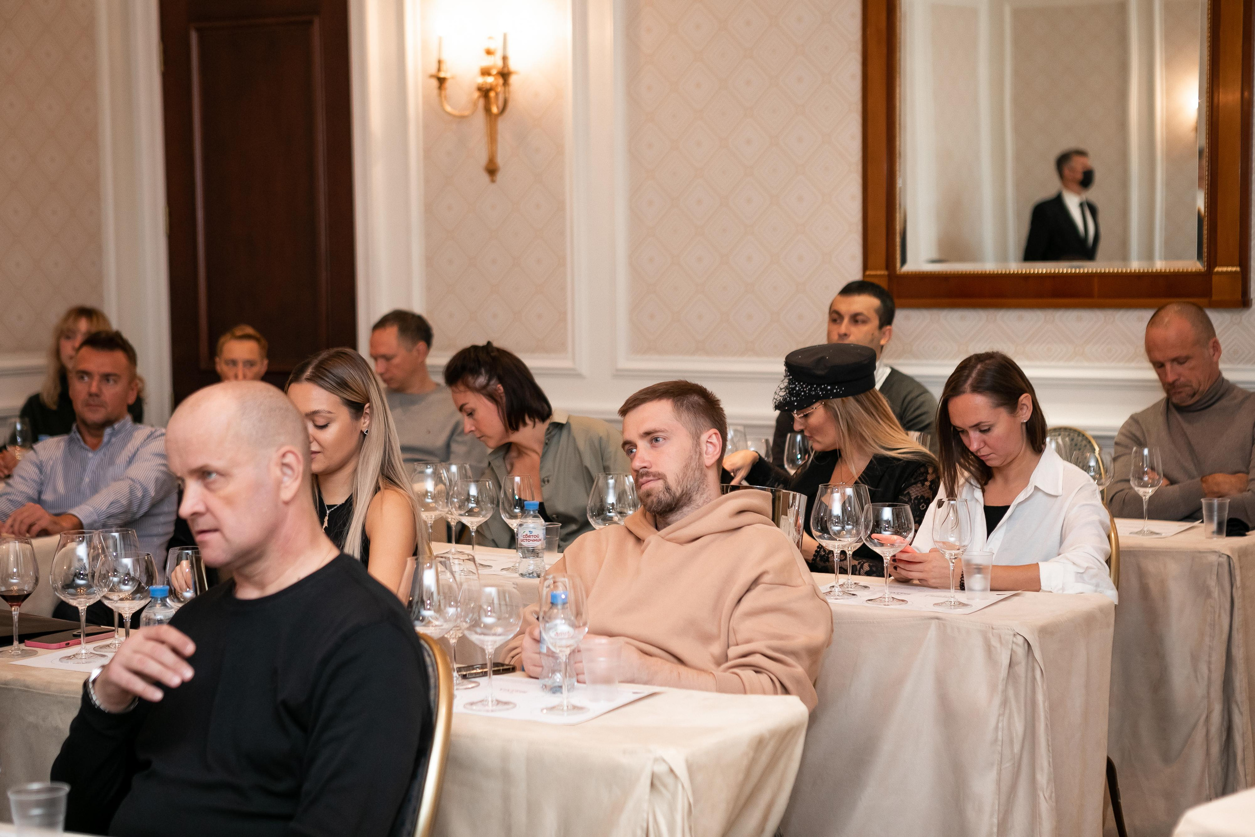 Репортажная фотосъемка дня рождения в ресторане, на теплоходе. Семейный и свадебный фотограф в Санкт-Петербурге Таша Семёнова