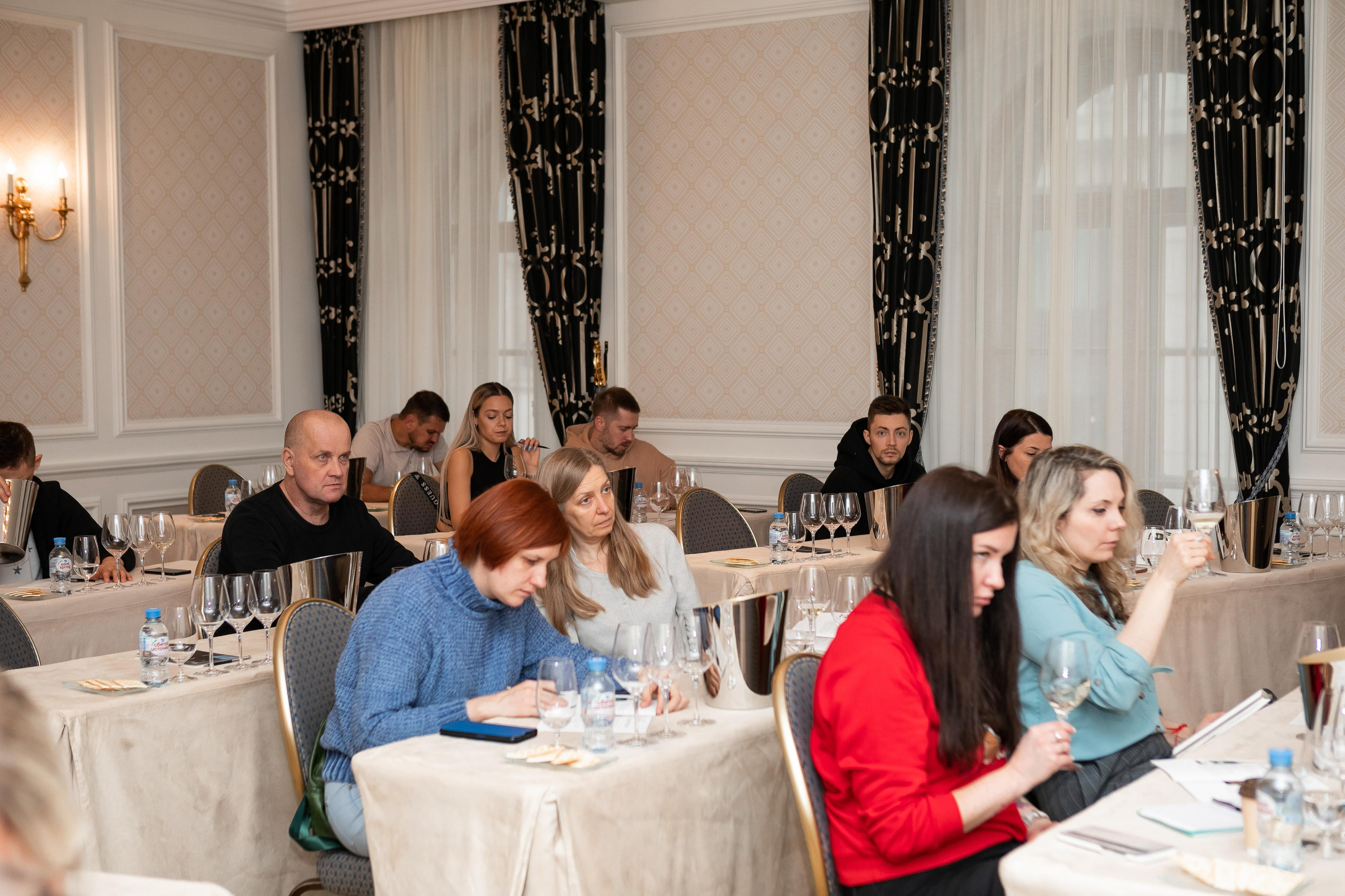 Репортажная фотосъемка дня рождения в ресторане, на теплоходе. Семейный и свадебный фотограф в Санкт-Петербурге Таша Семёнова