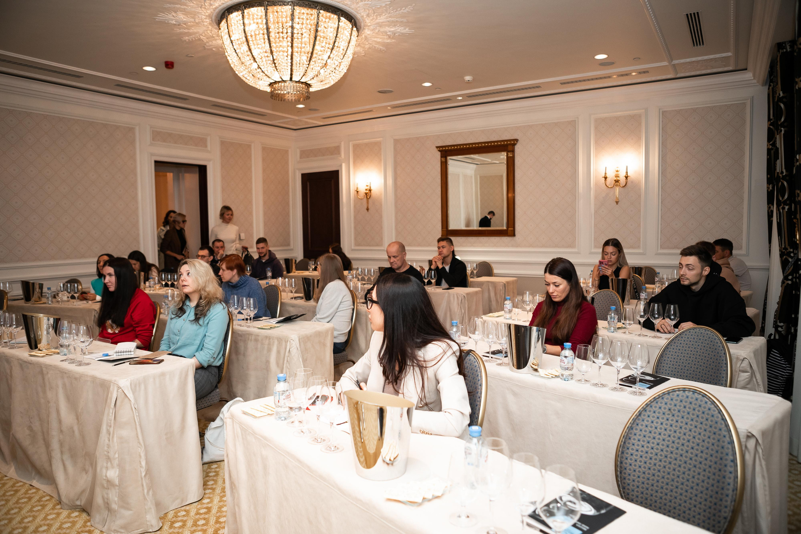 Репортажная фотосъемка дня рождения в ресторане, на теплоходе. Семейный и свадебный фотограф в Санкт-Петербурге Таша Семёнова