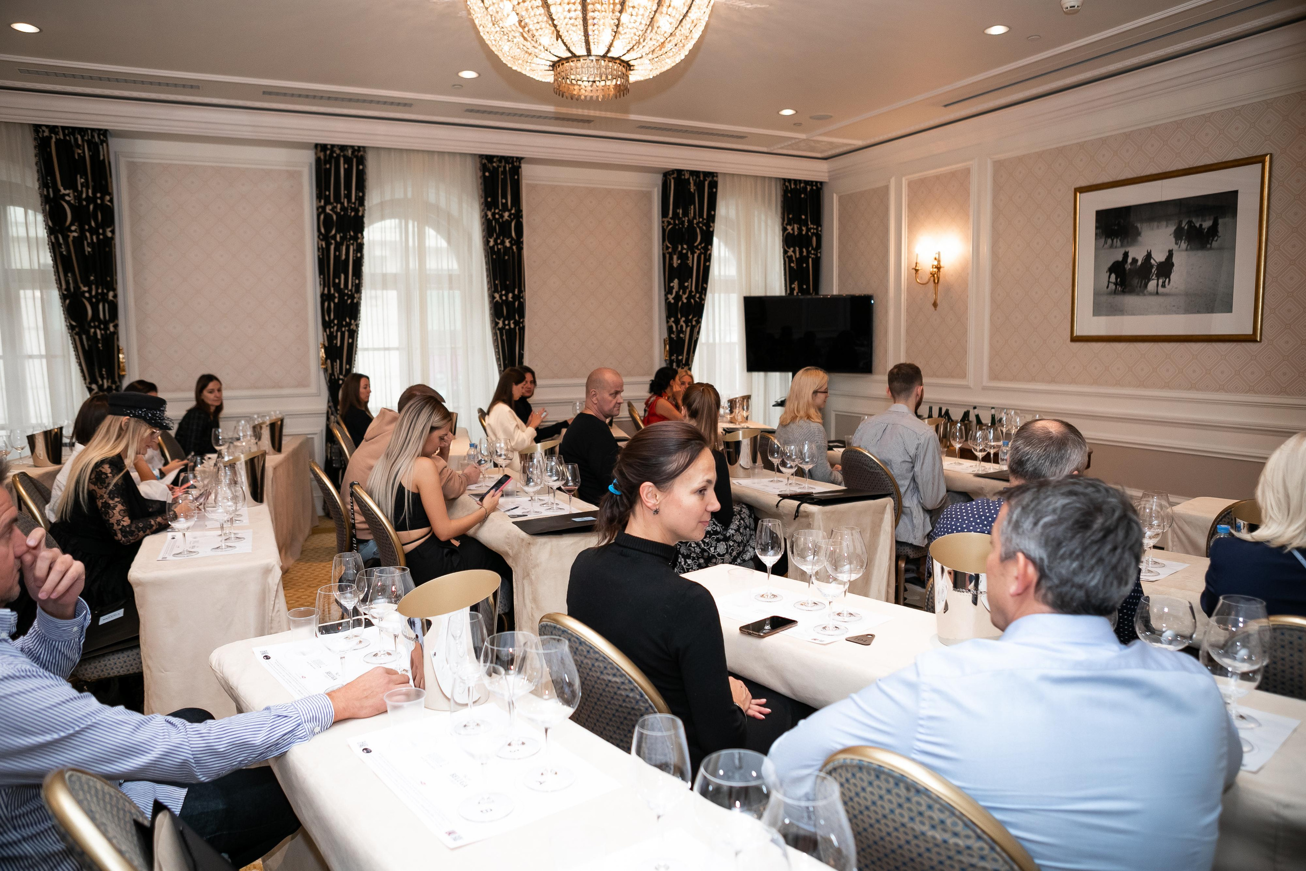 Репортажная фотосъемка дня рождения в ресторане, на теплоходе. Семейный и свадебный фотограф в Санкт-Петербурге Таша Семёнова