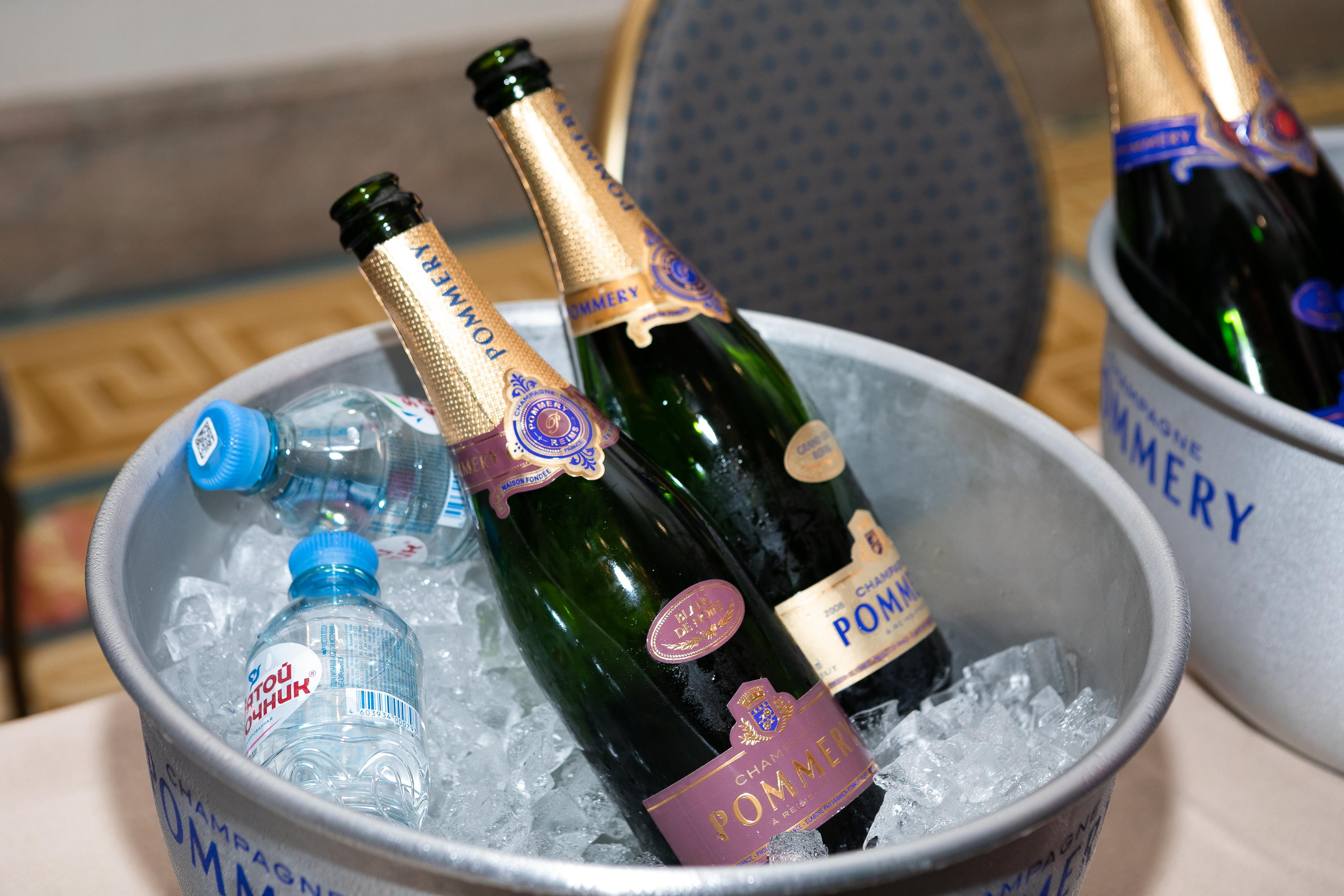 Репортажная фотосъемка дня рождения в ресторане, на теплоходе. Семейный и свадебный фотограф в Санкт-Петербурге Таша Семёнова