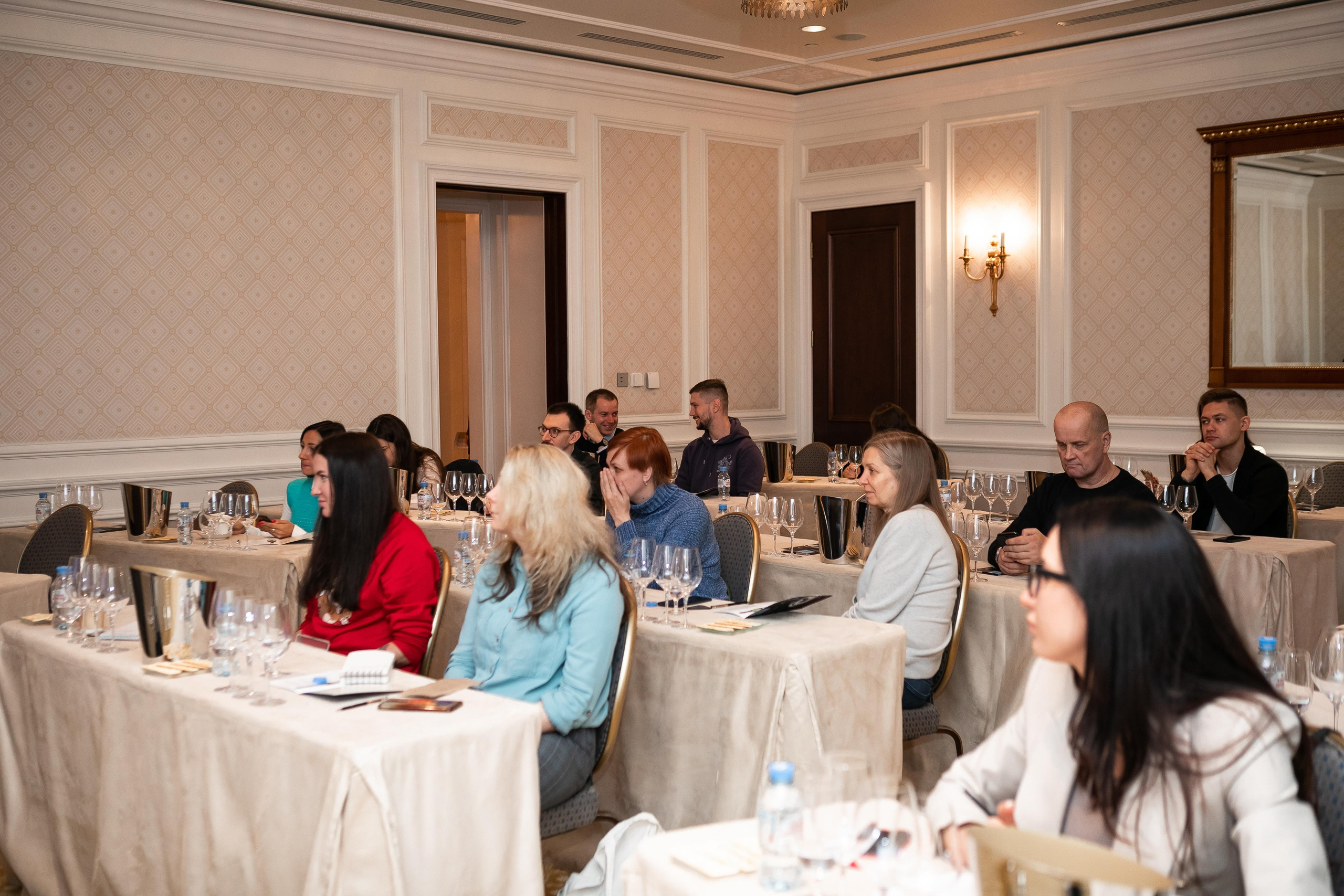 Репортажная фотосъемка дня рождения в ресторане, на теплоходе. Семейный и свадебный фотограф в Санкт-Петербурге Таша Семёнова